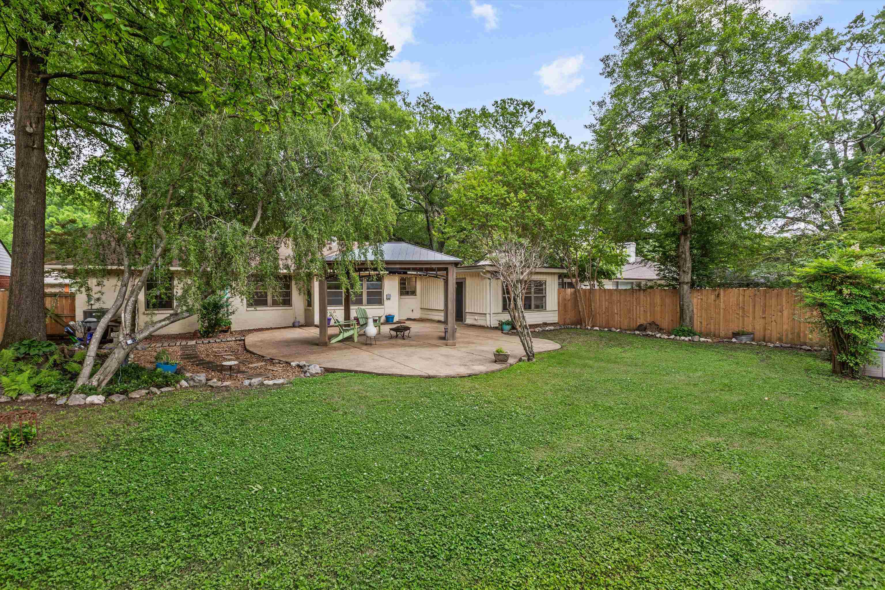 1095 S Perkins Rd Property Photo 4
