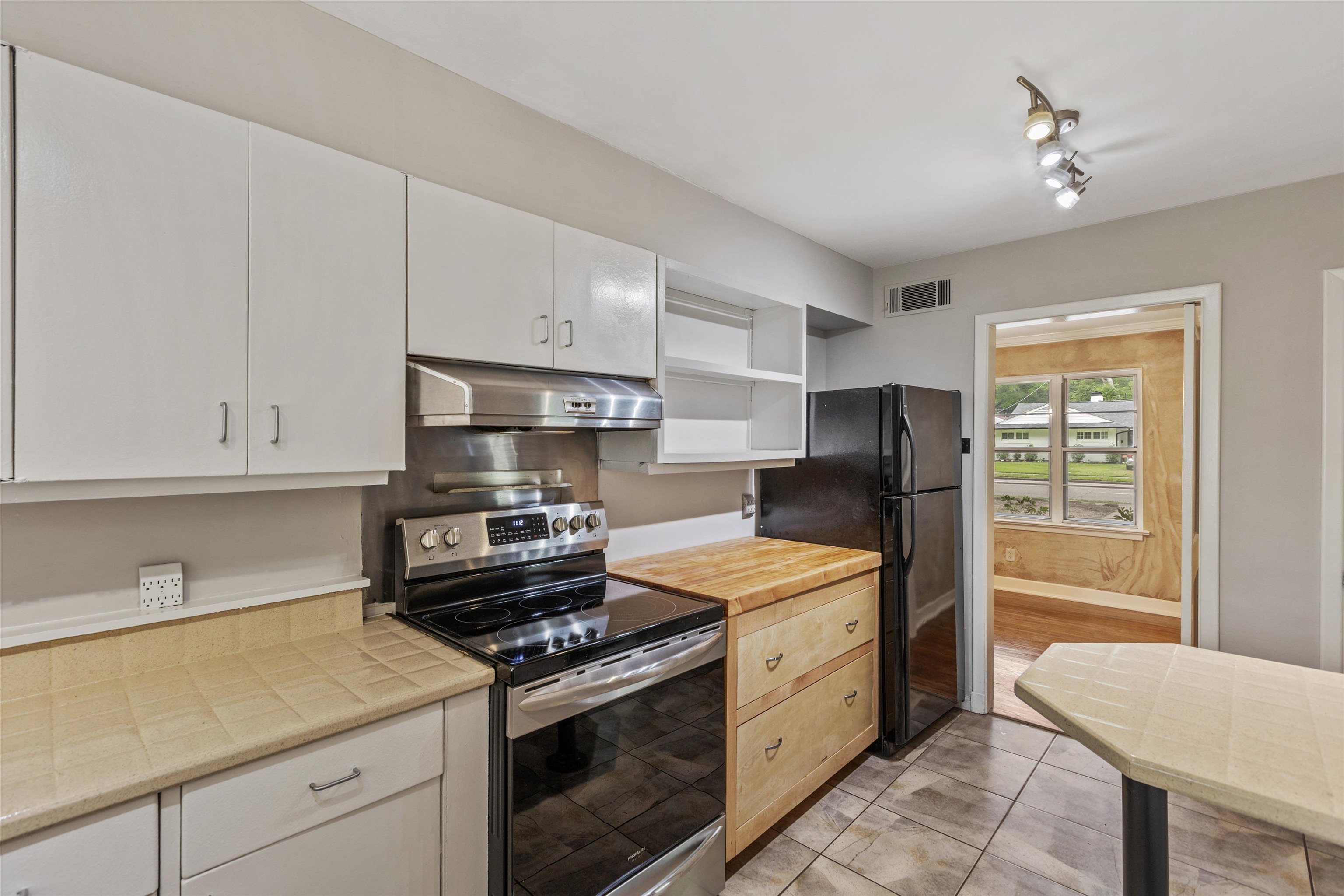 1095 S Perkins Rd Property Photo 13