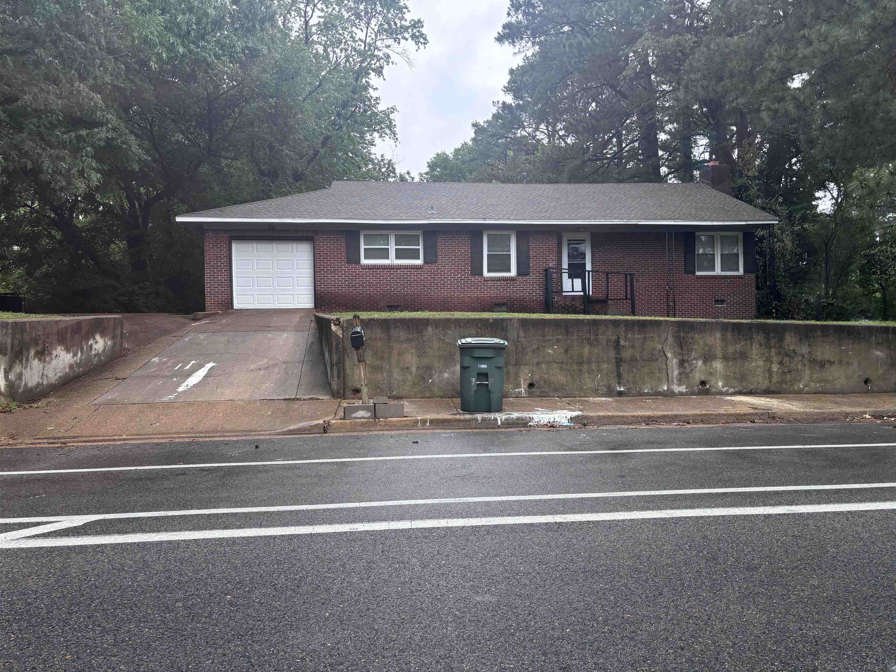 318 E Raines Rd Property Photo 1