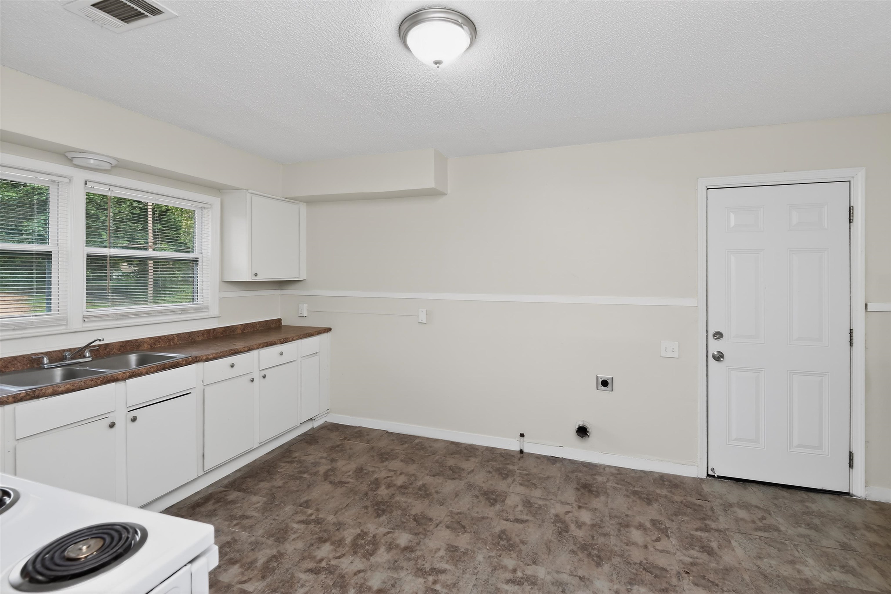 318 E Raines Rd Property Photo 19