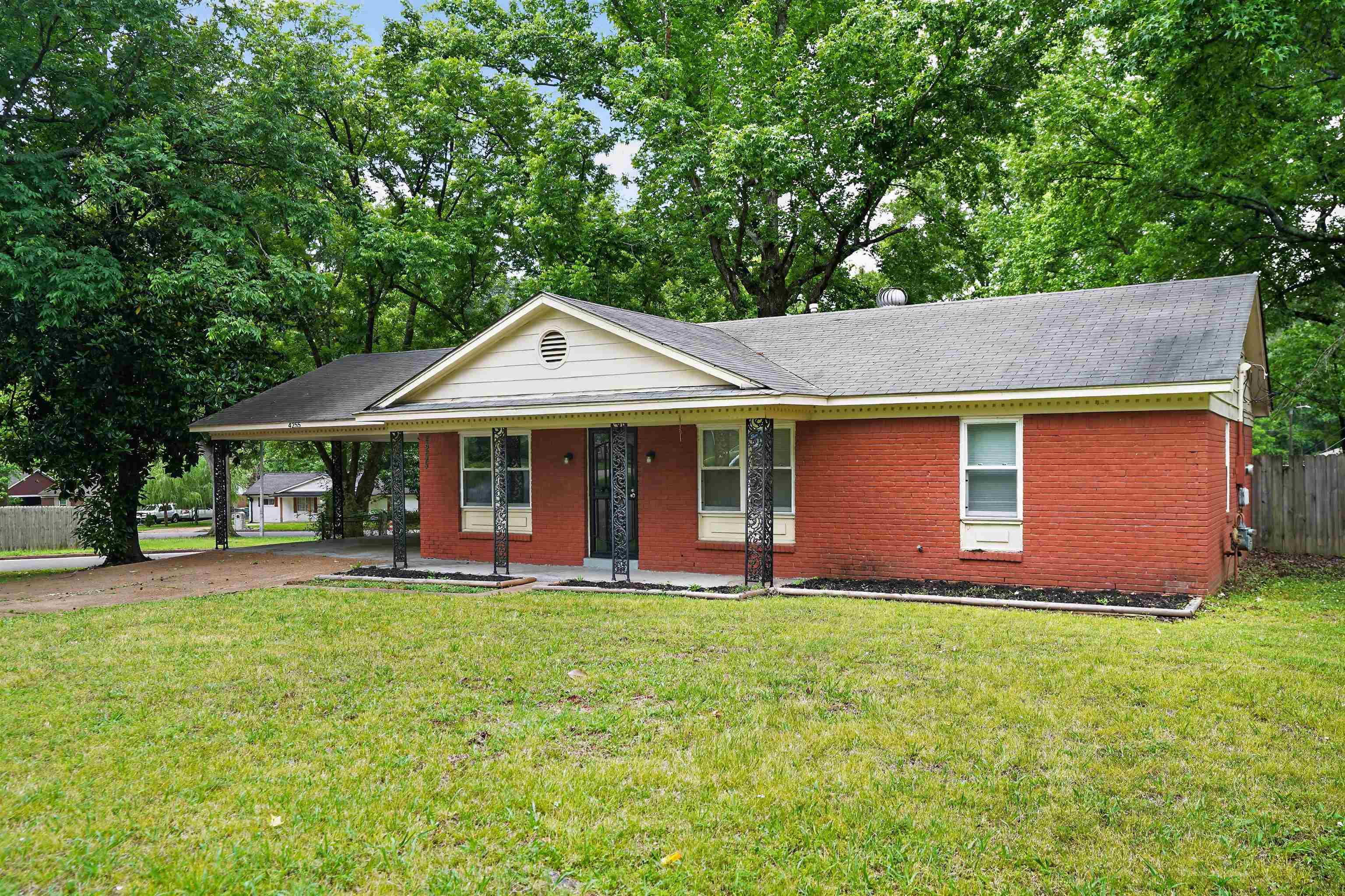 4255 Emerson Cv Property Photo 2