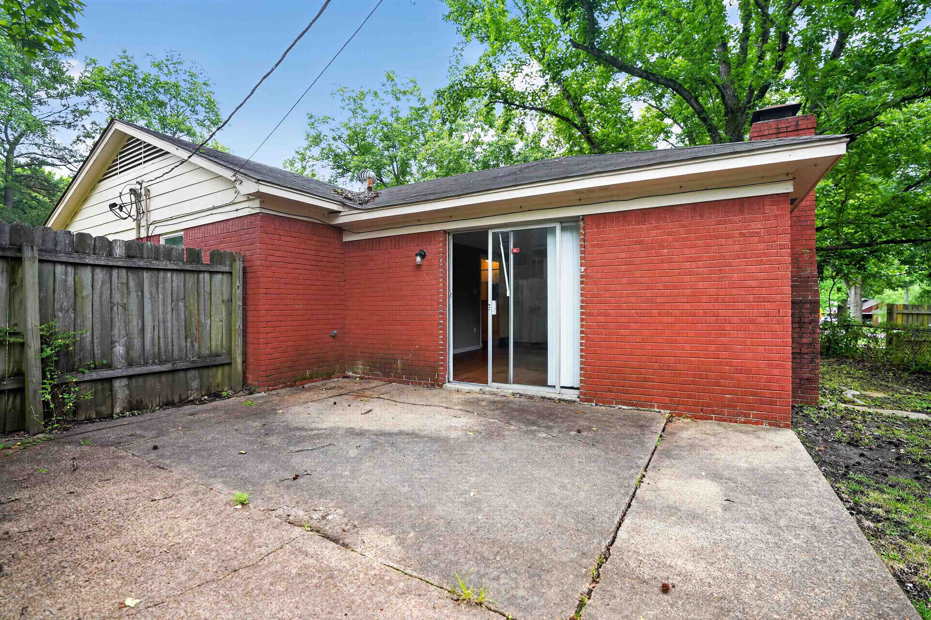 4255 Emerson Cv Property Photo 3