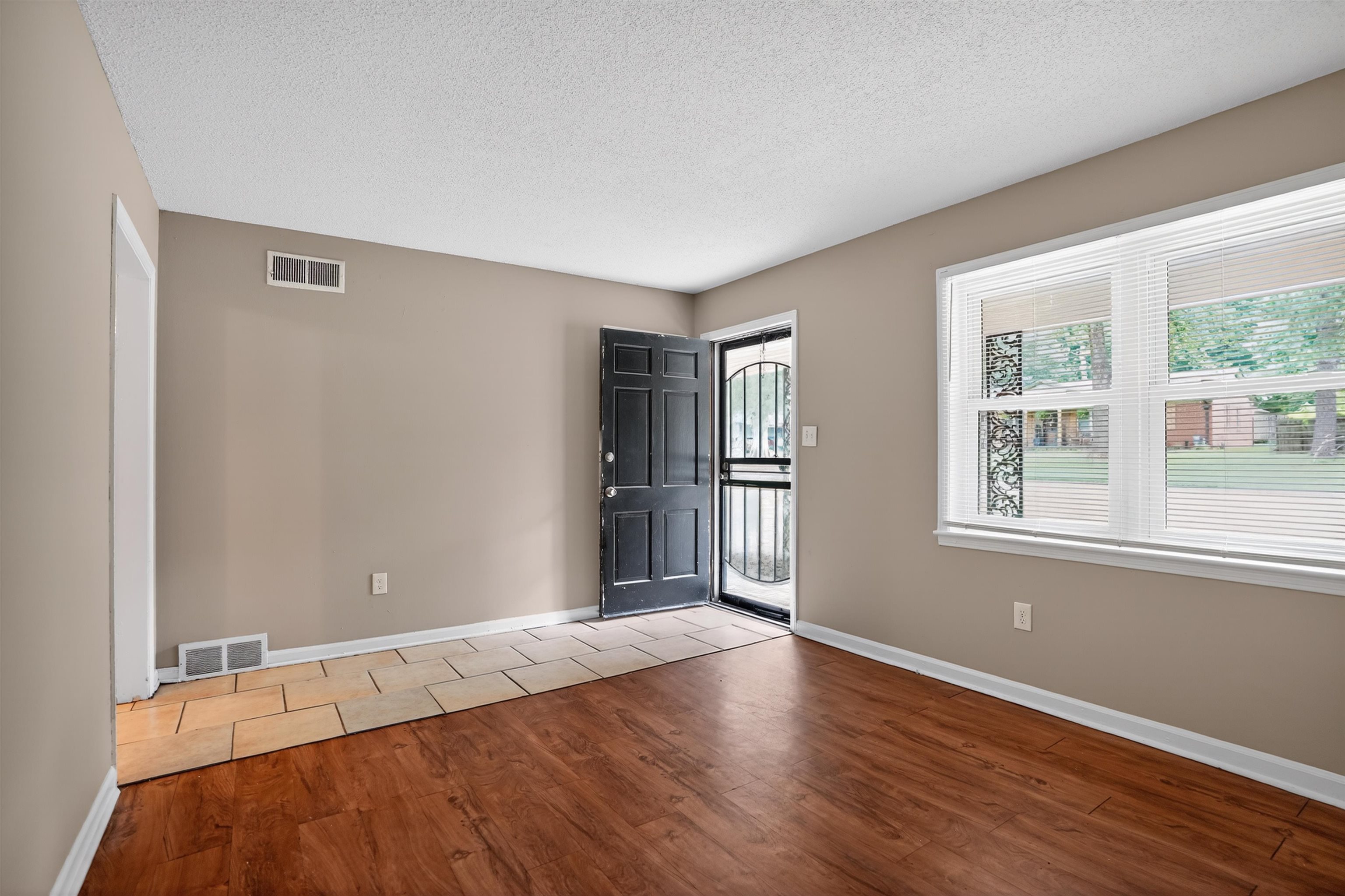 4255 Emerson Cv Property Photo 10
