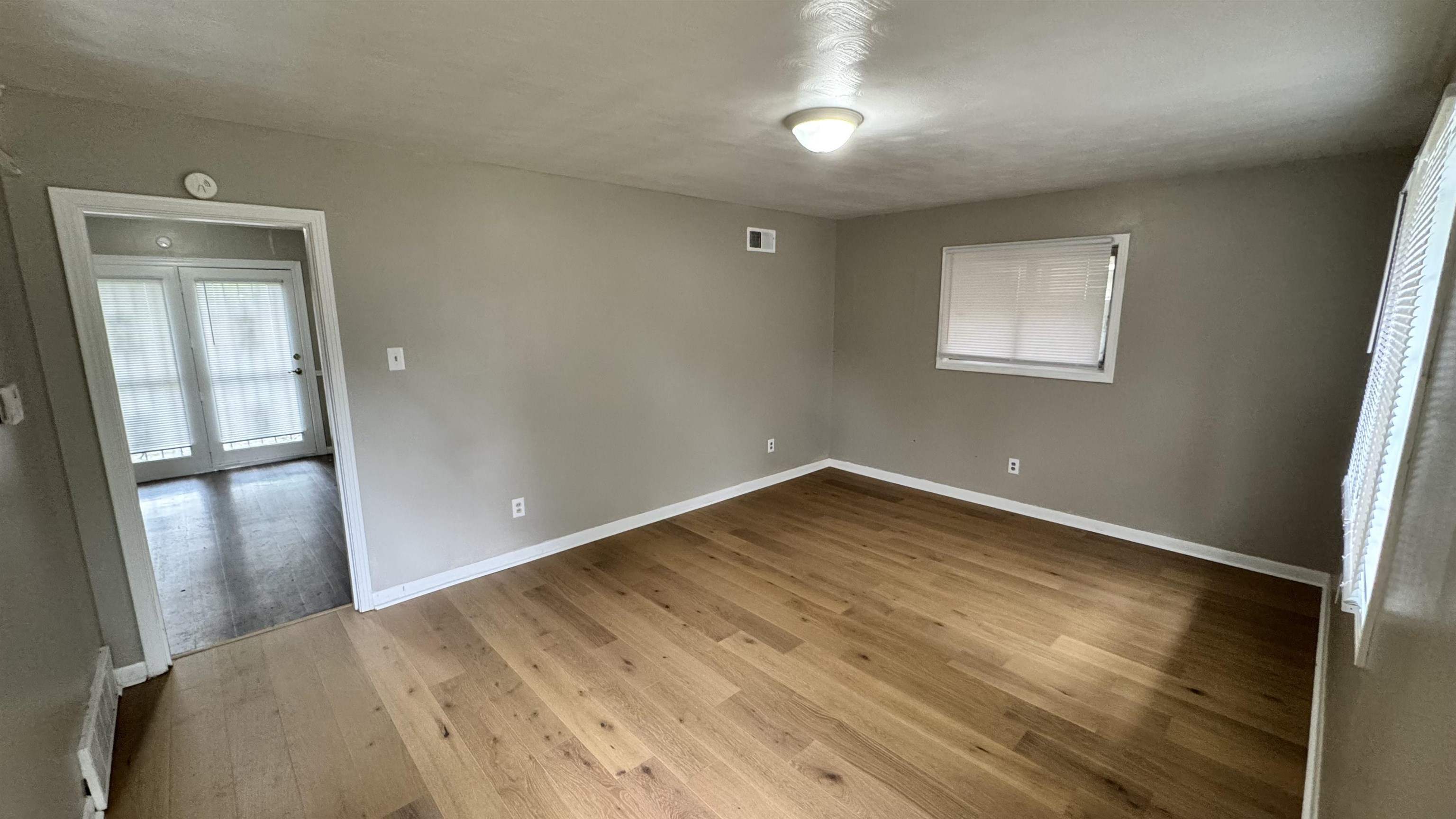 4748 Scottsdale Ave Property Photo 2