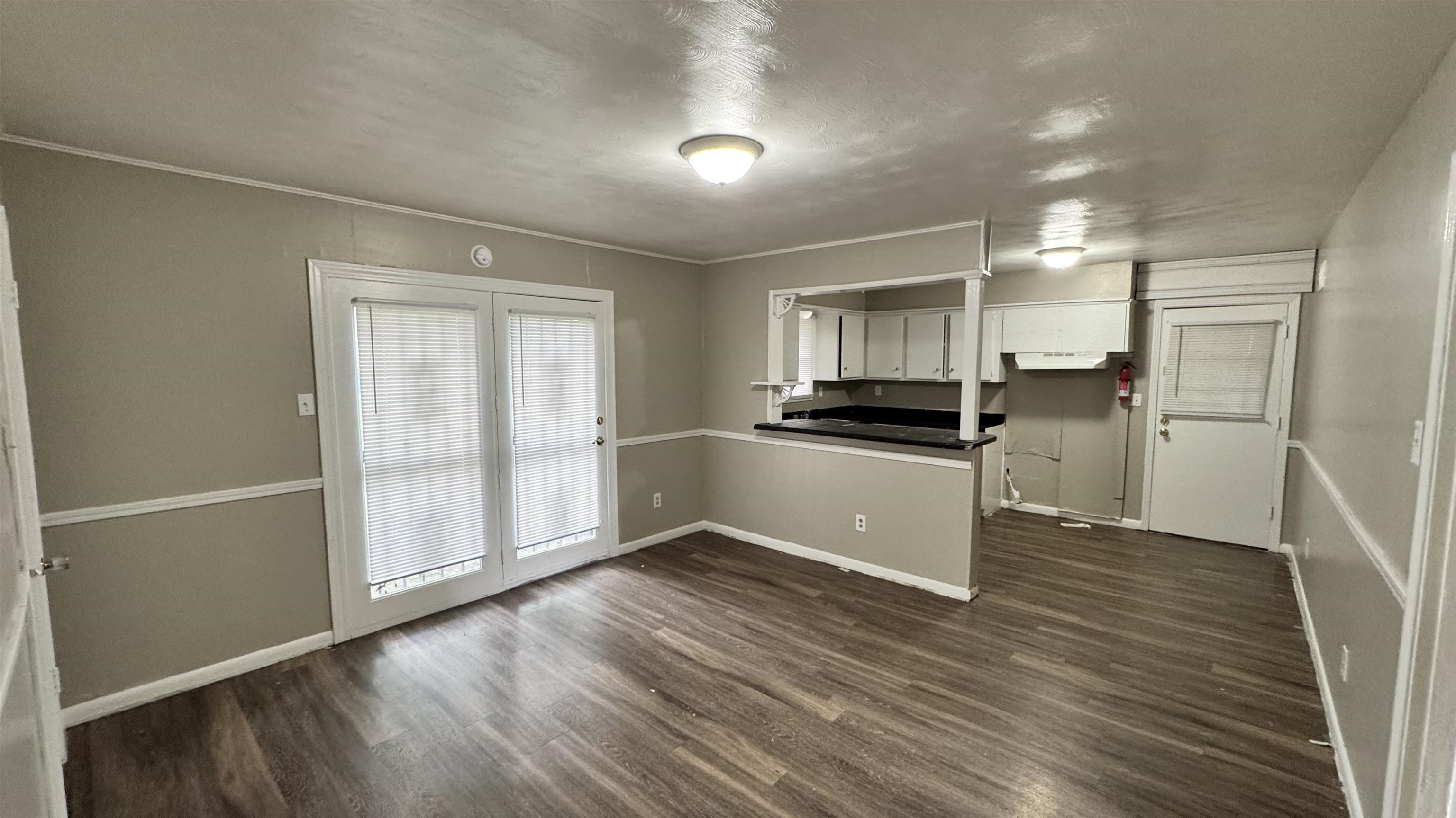 4748 Scottsdale Ave Property Photo 4