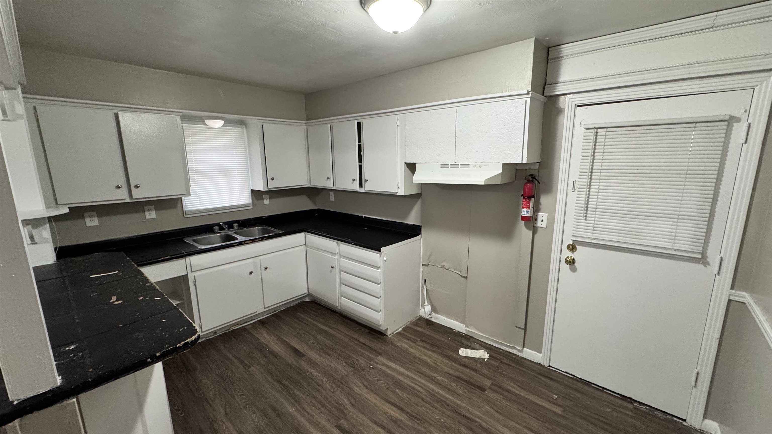 4748 Scottsdale Ave Property Photo 5