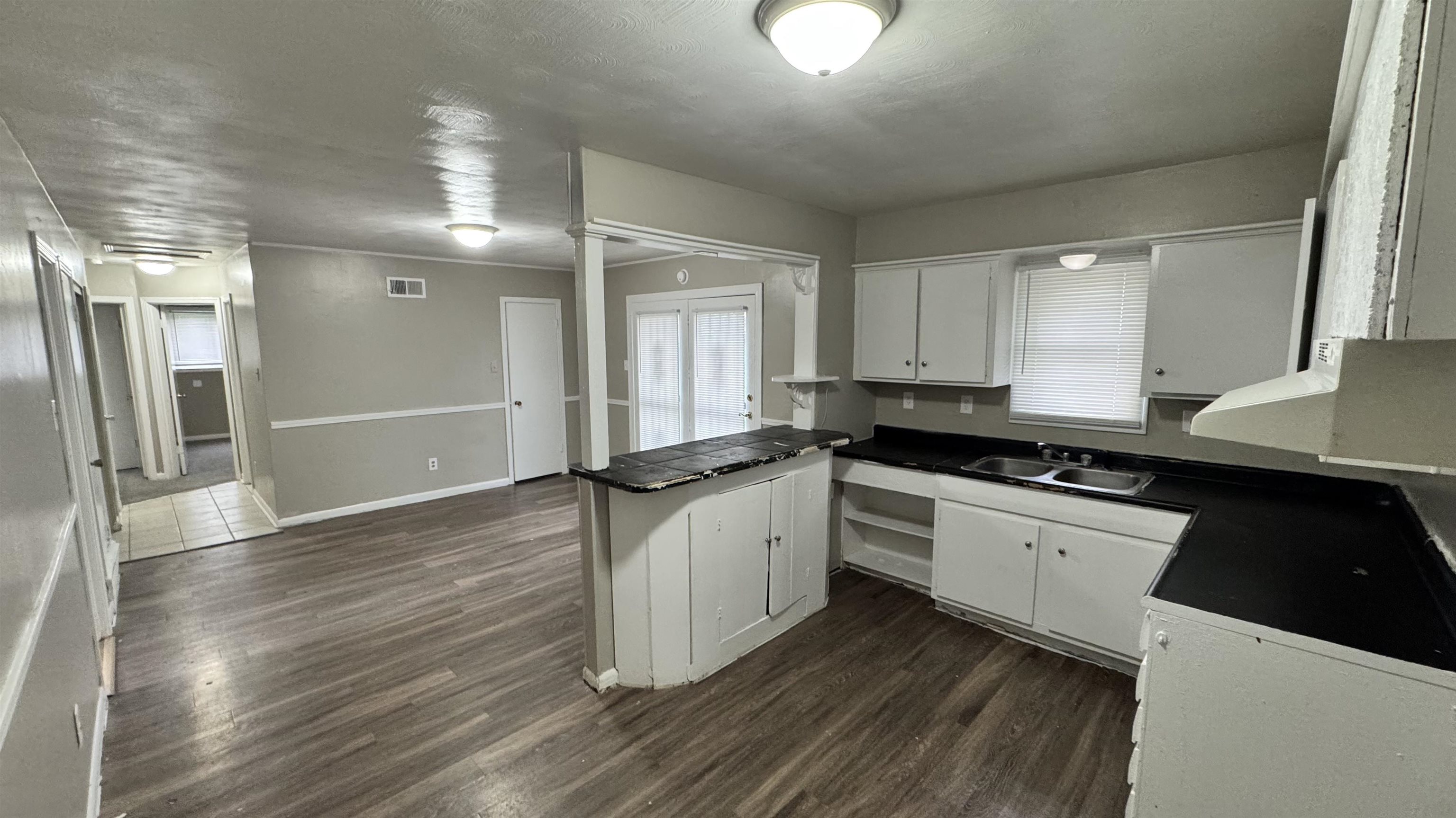 4748 Scottsdale Ave Property Photo 6