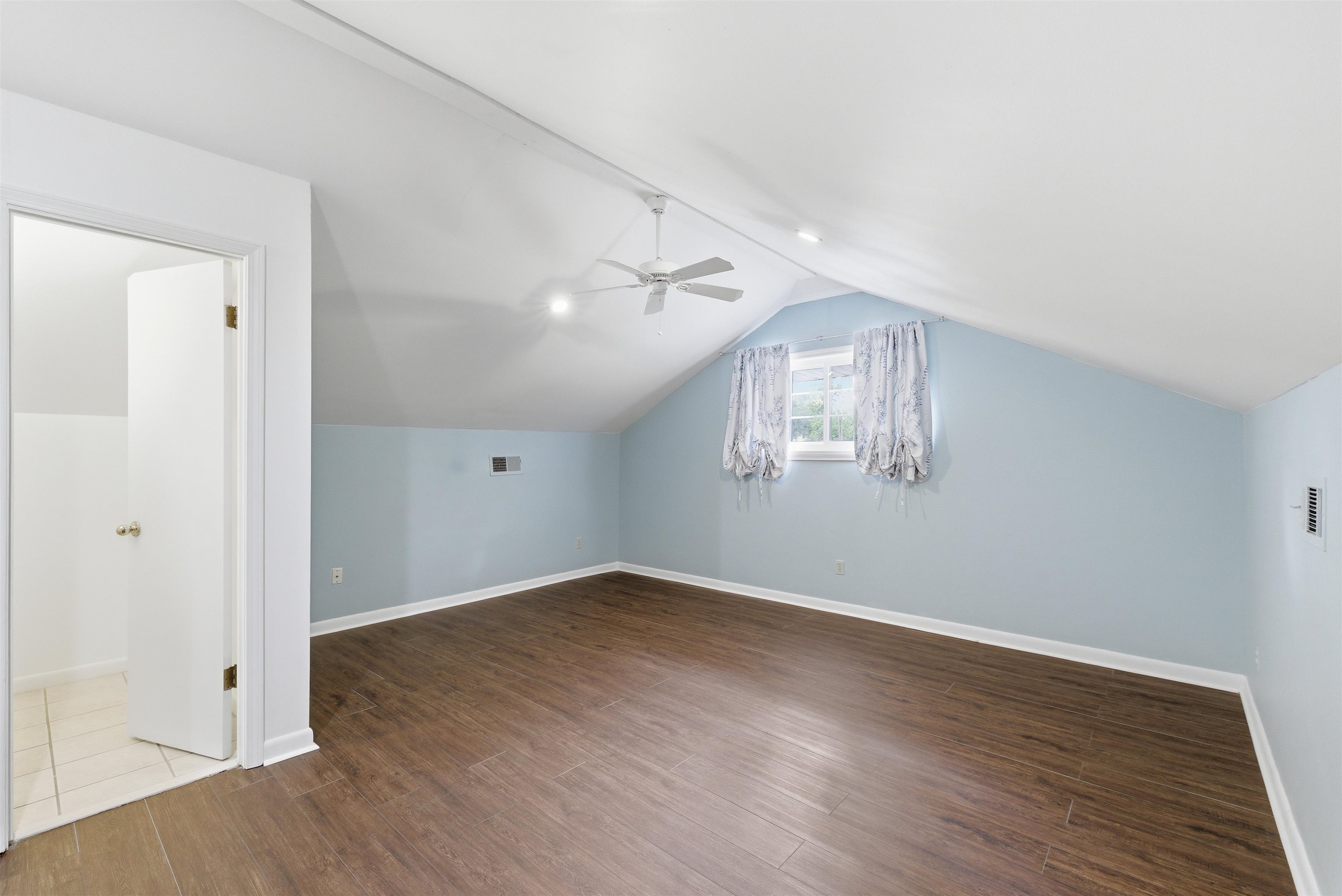 704 N Idlewild St N Property Photo 19