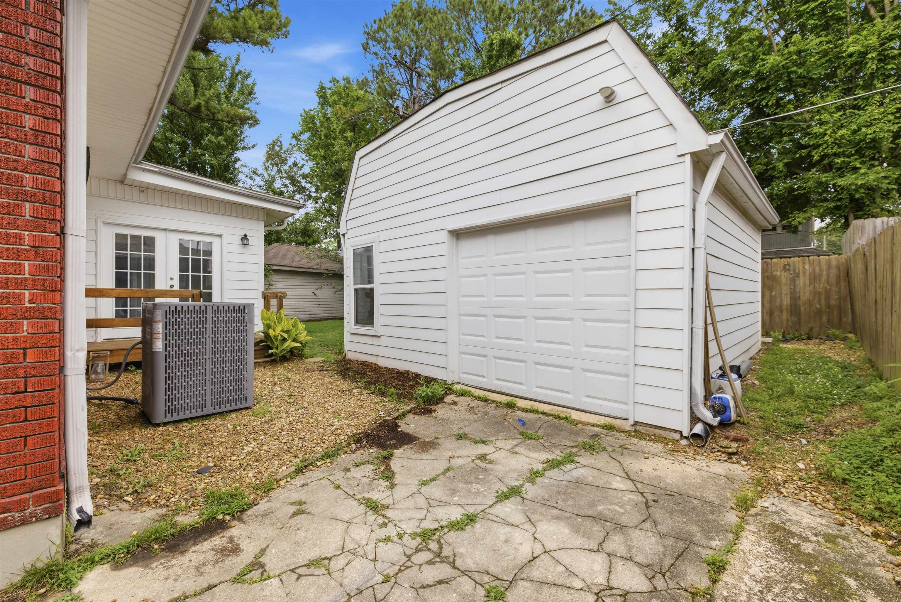 704 N Idlewild St N Property Photo 24