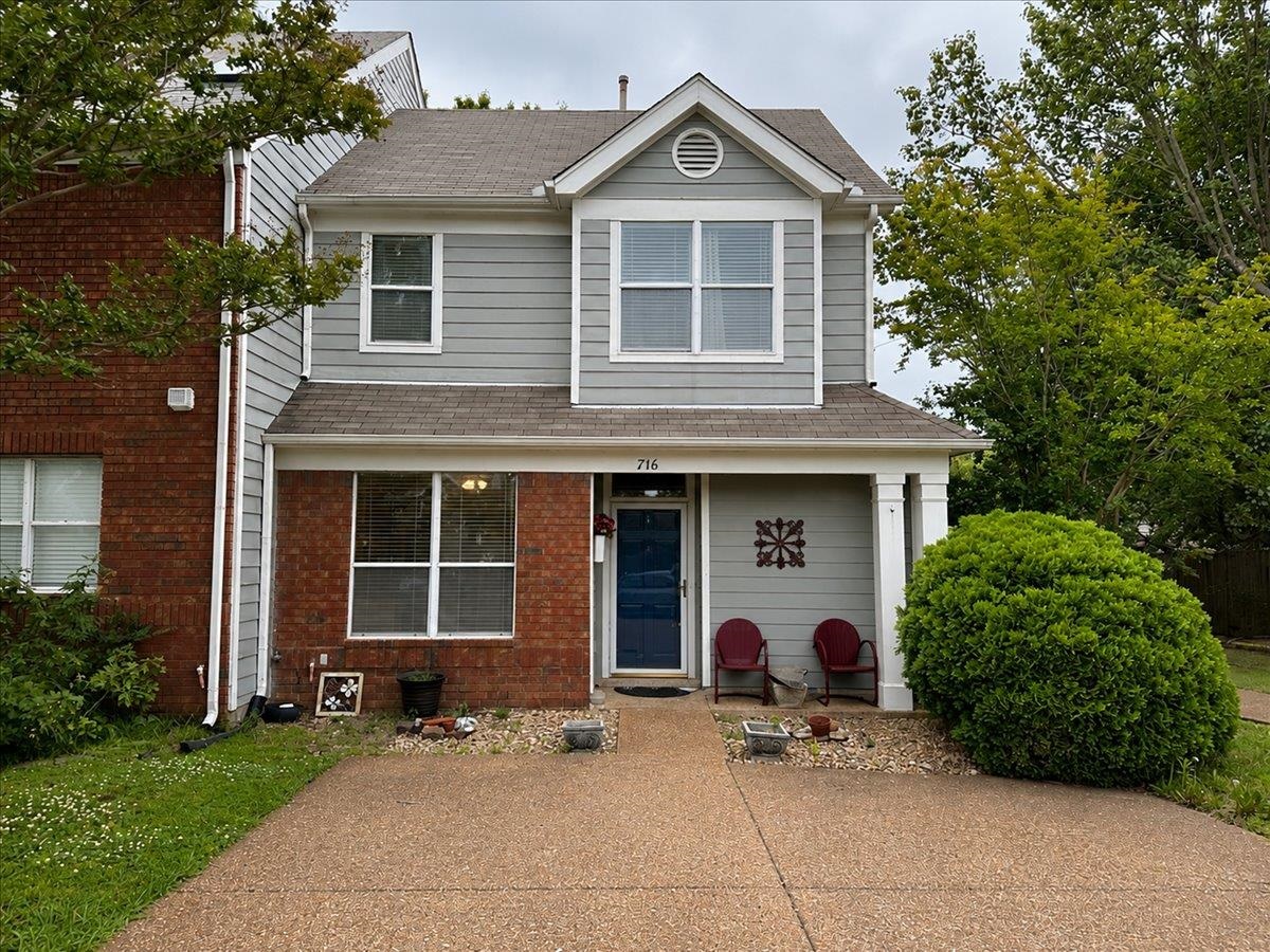 716 N WALNUT WOODS CV Property Photo 1