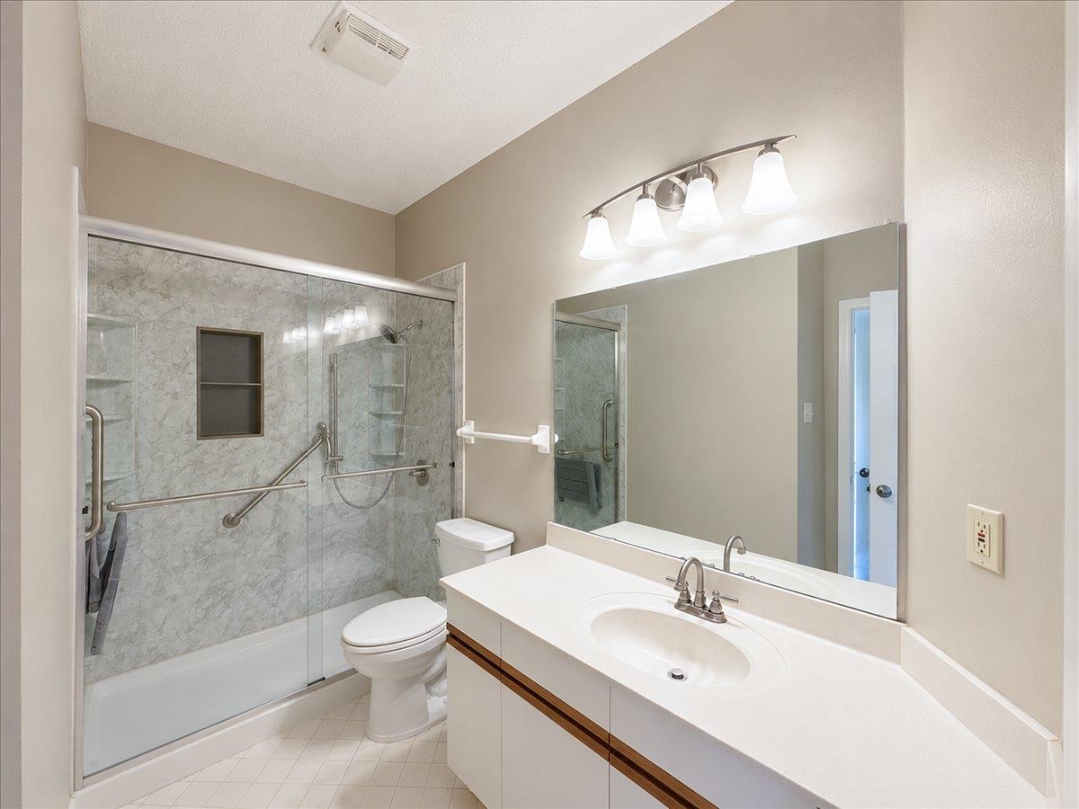 716 N Walnut Woods Cv Property Photo 6