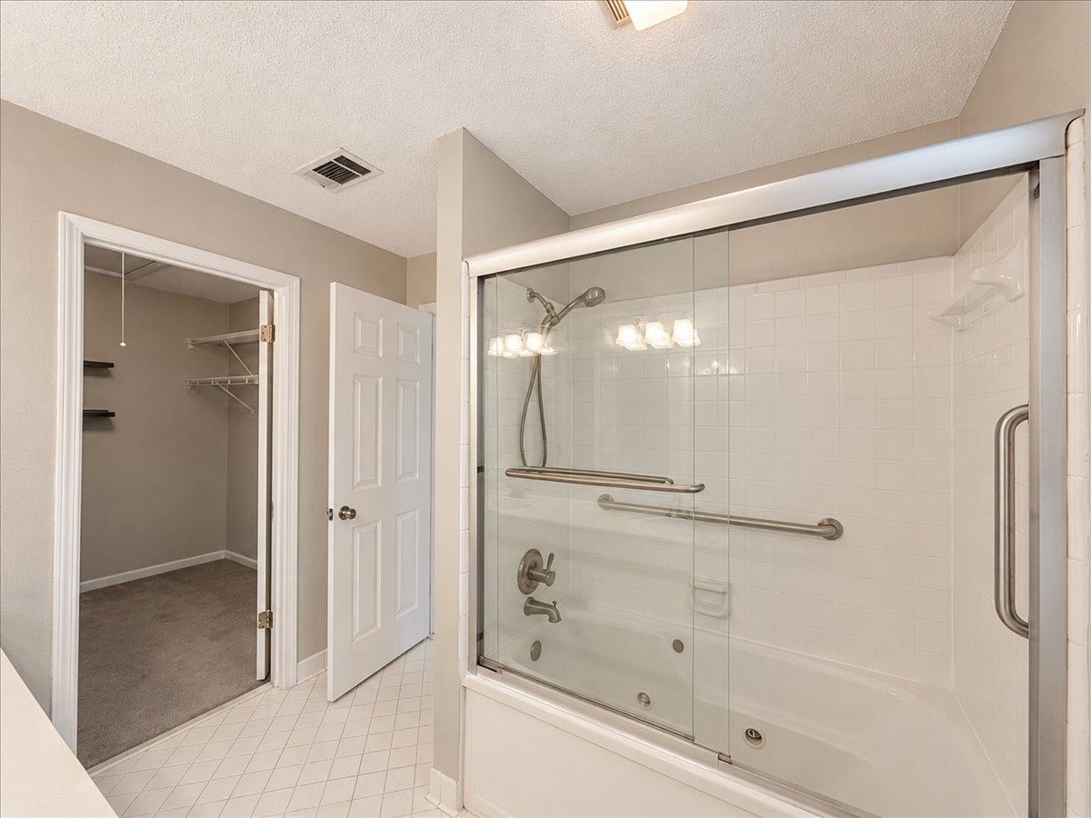 716 N Walnut Woods Cv Property Photo 10