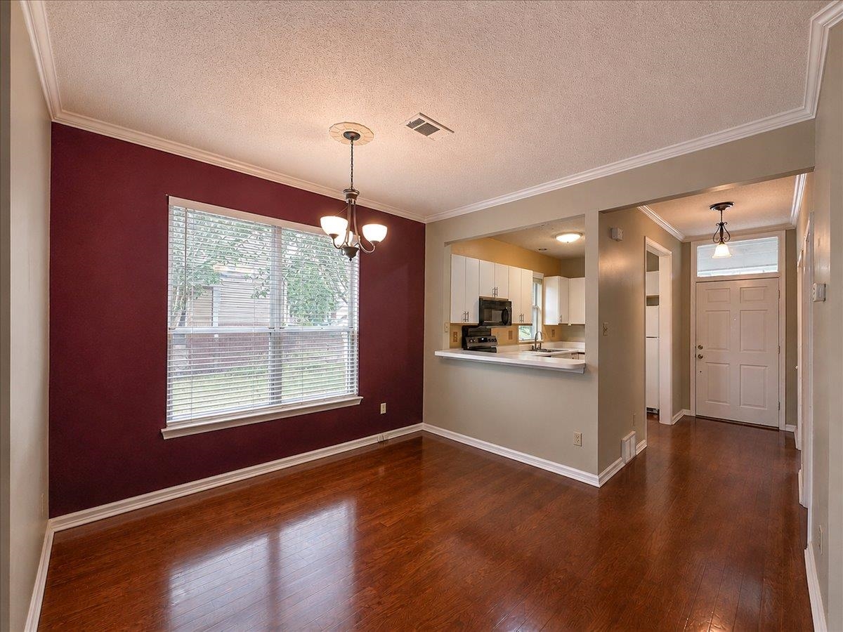 716 N Walnut Woods Cv Property Photo 15