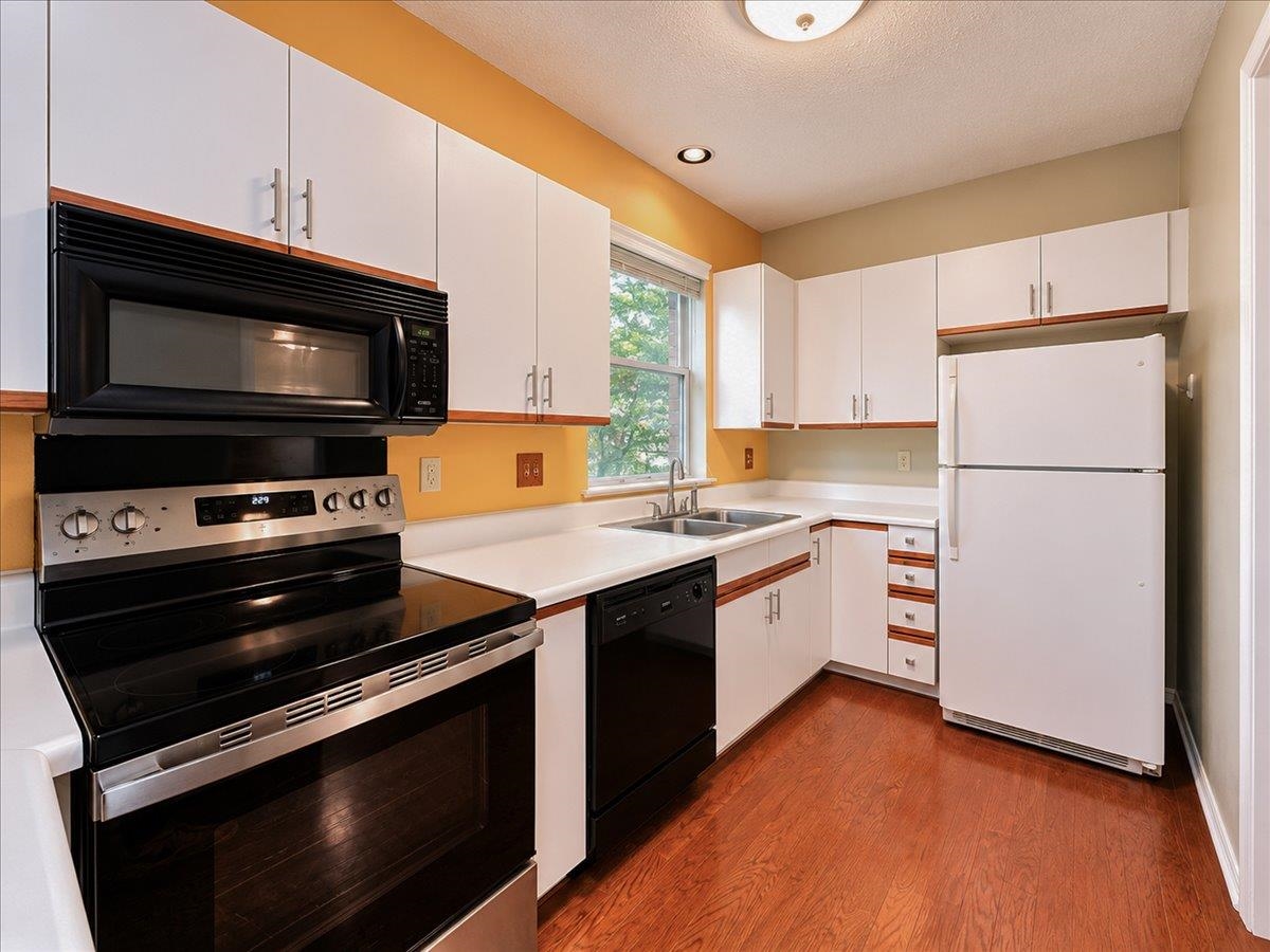 716 N Walnut Woods Cv Property Photo 16