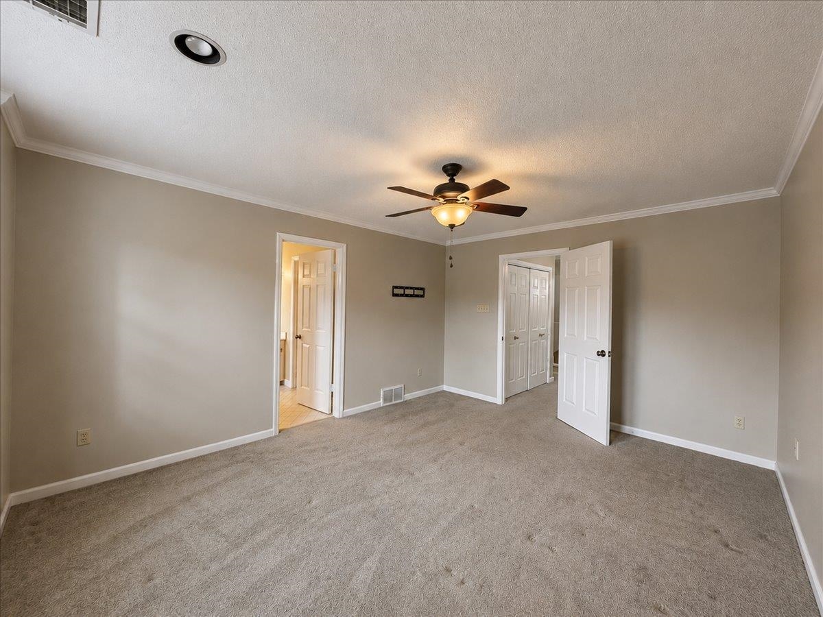 716 N Walnut Woods Cv Property Photo 17