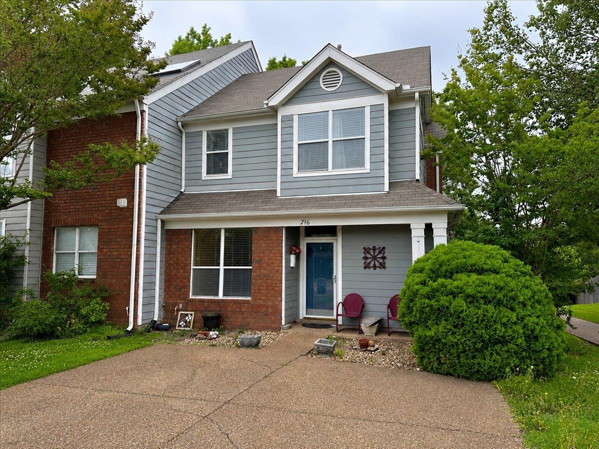 716 N Walnut Woods Cv Property Photo 19