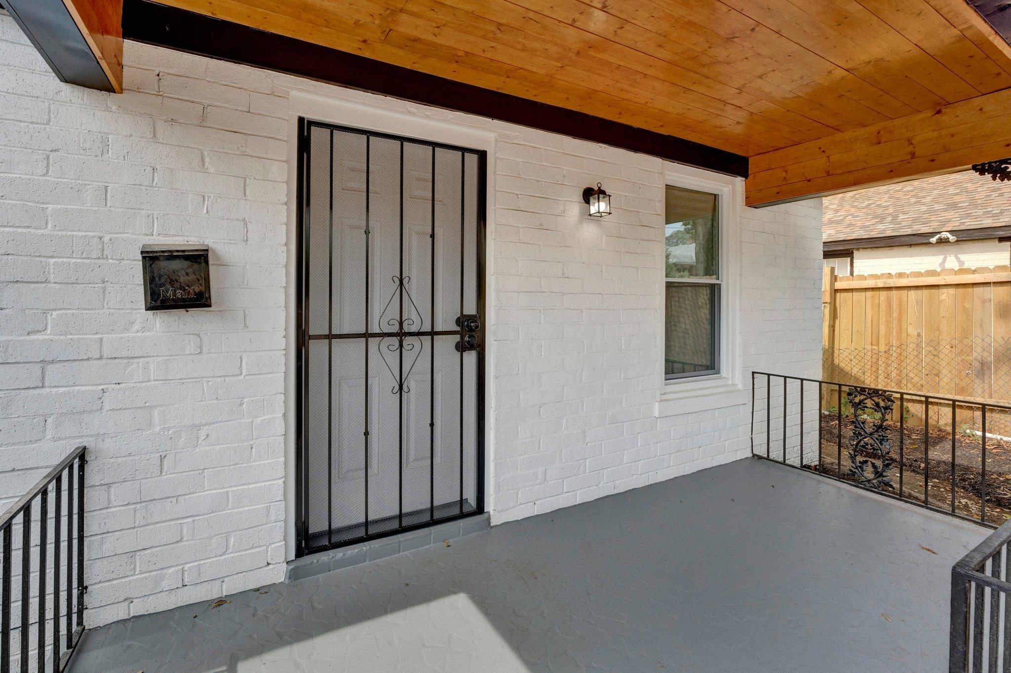 1433 Rayner St Property Photo 3