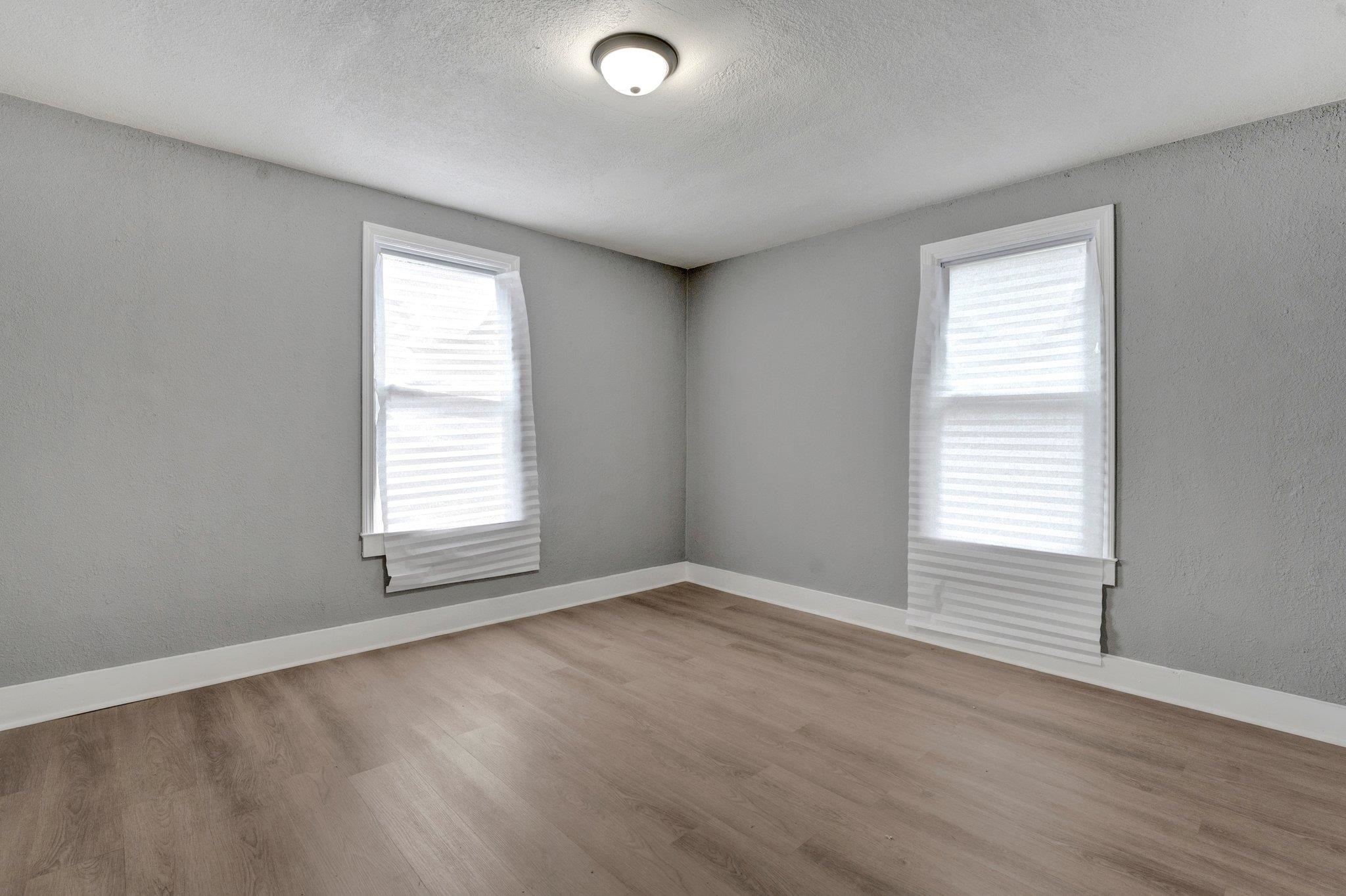 1433 Rayner St Property Photo 4