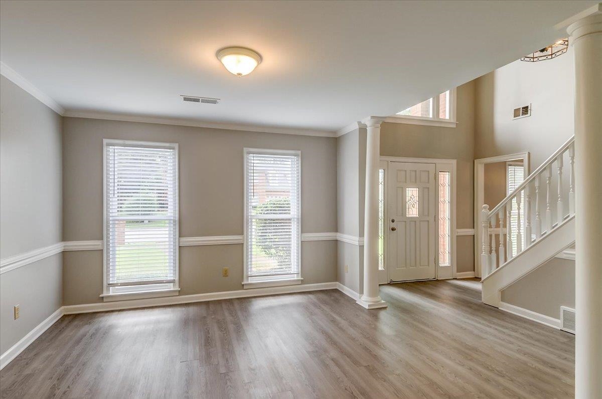 8855 Bridlewood Ln Property Photo 3