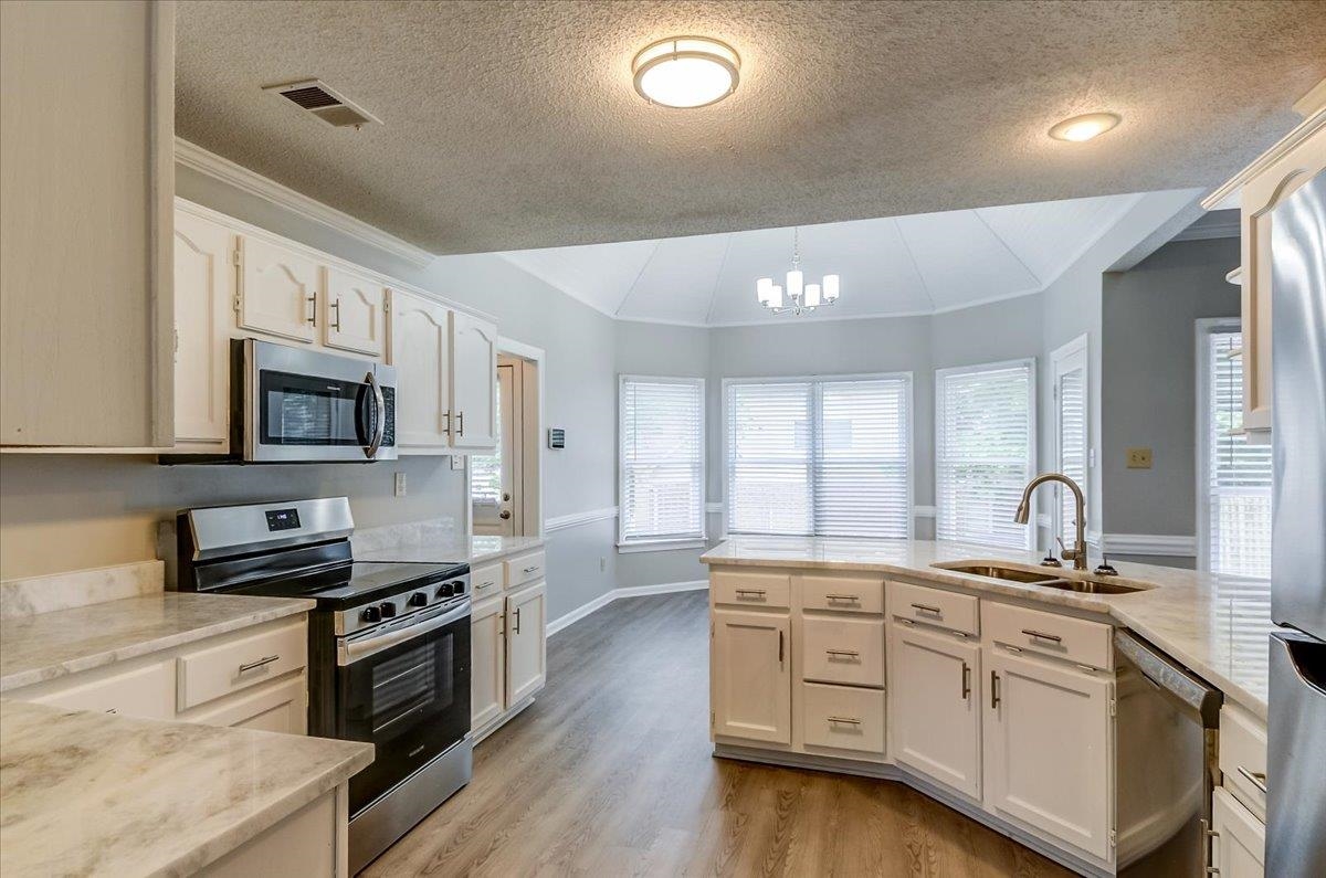 8855 Bridlewood Ln Property Photo 7