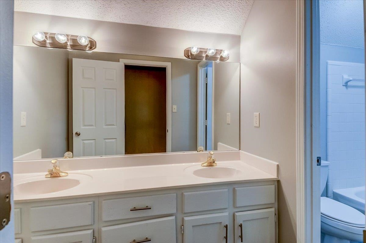 8855 Bridlewood Ln Property Photo 27
