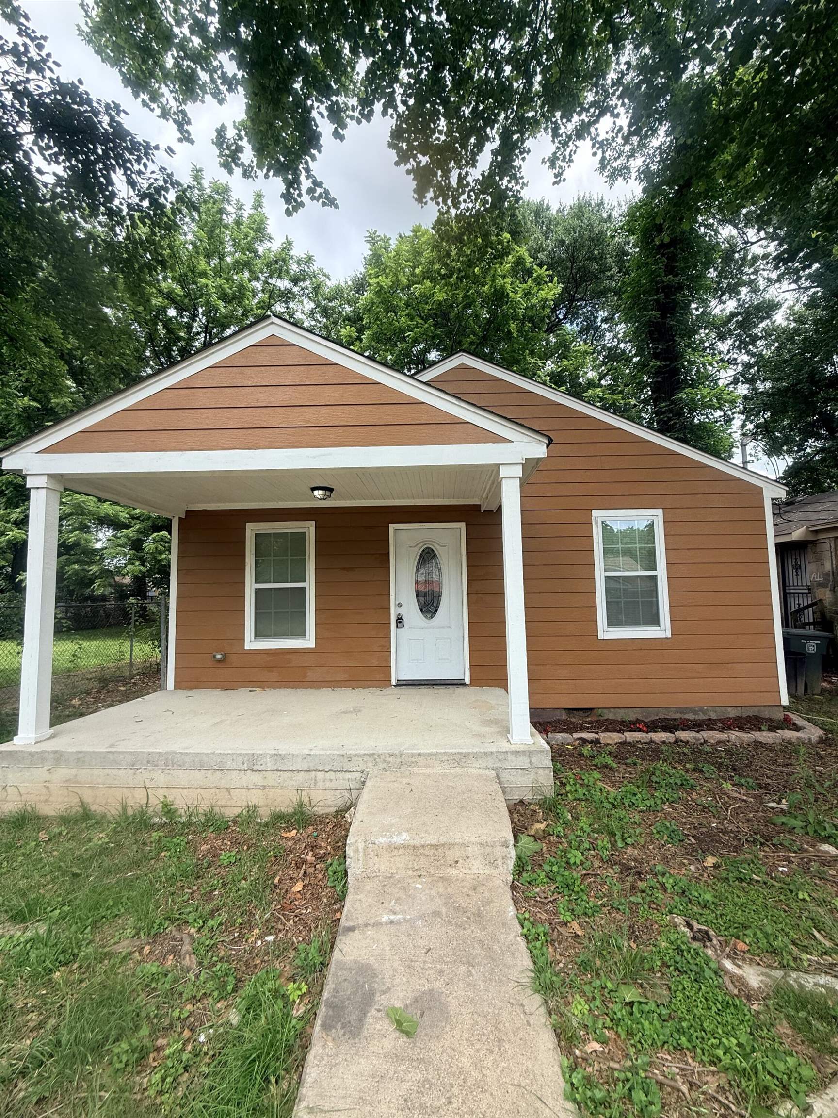 1594 DAVIS ST Property Photo 1