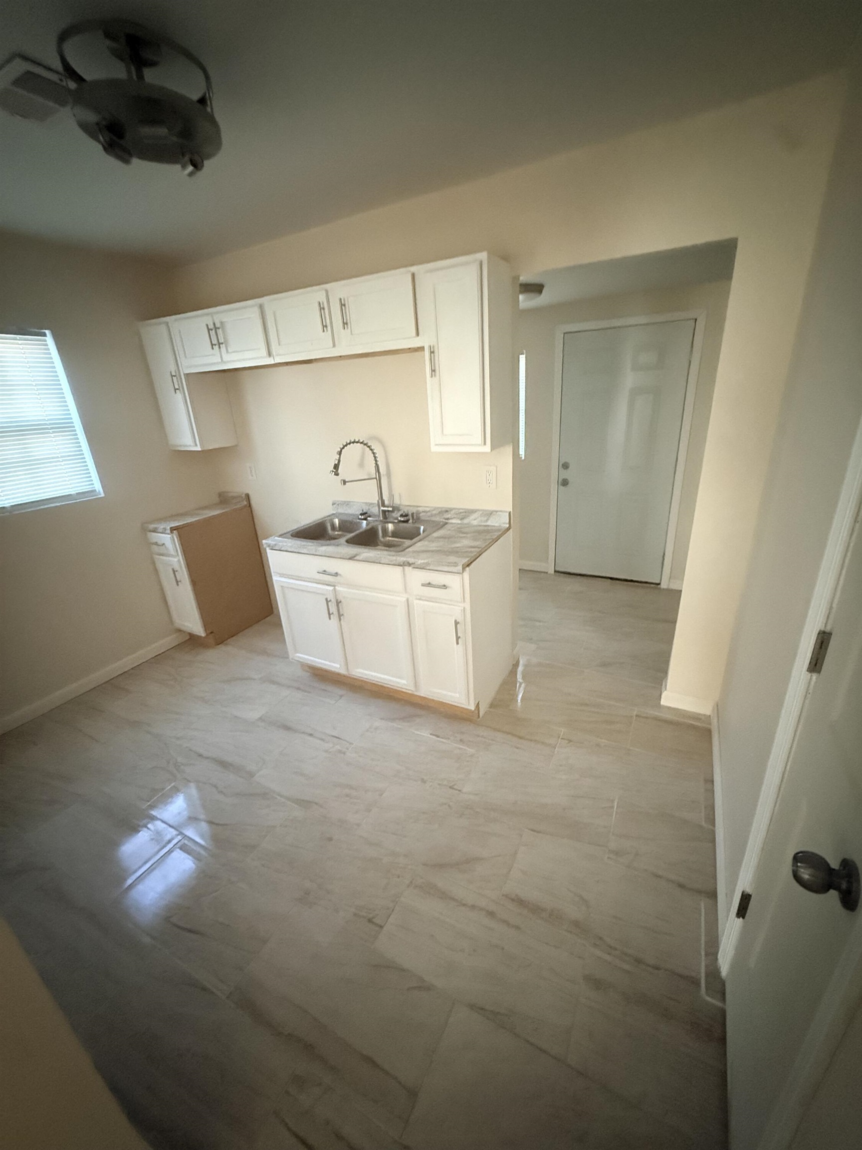 1594 Davis St Property Photo 3