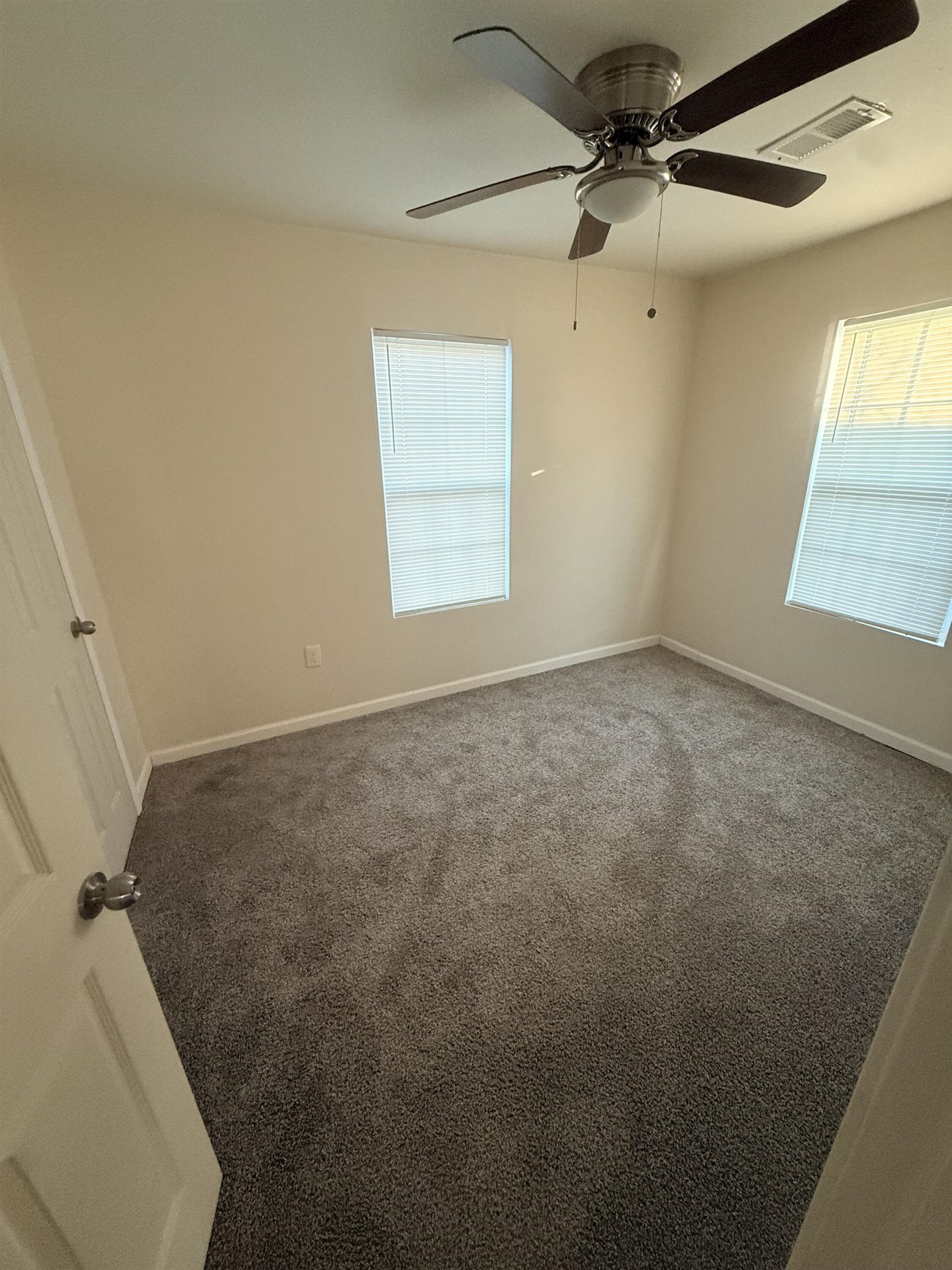 1594 Davis St Property Photo 4