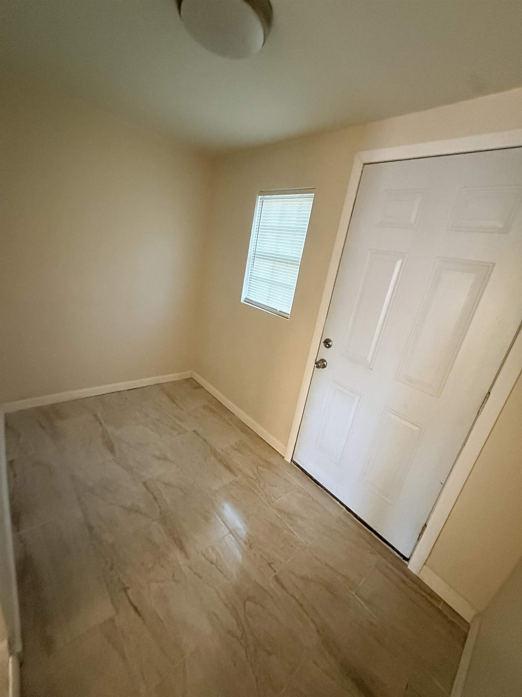 1594 Davis St Property Photo 6