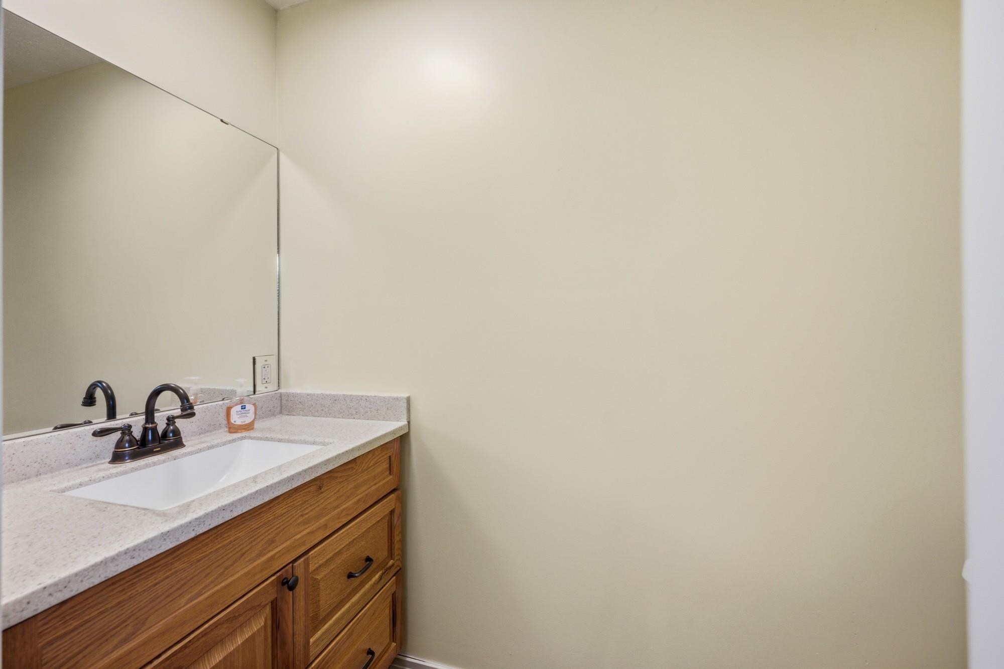944 Brooksie Thompson Rd Property Photo 15