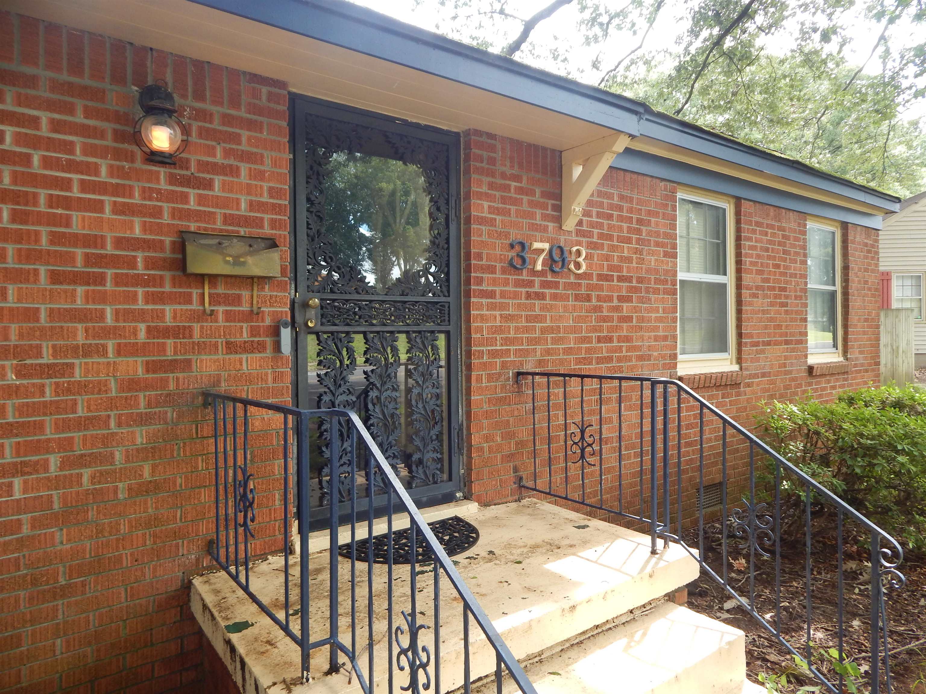 3793 Rhodes Ave Property Photo 2
