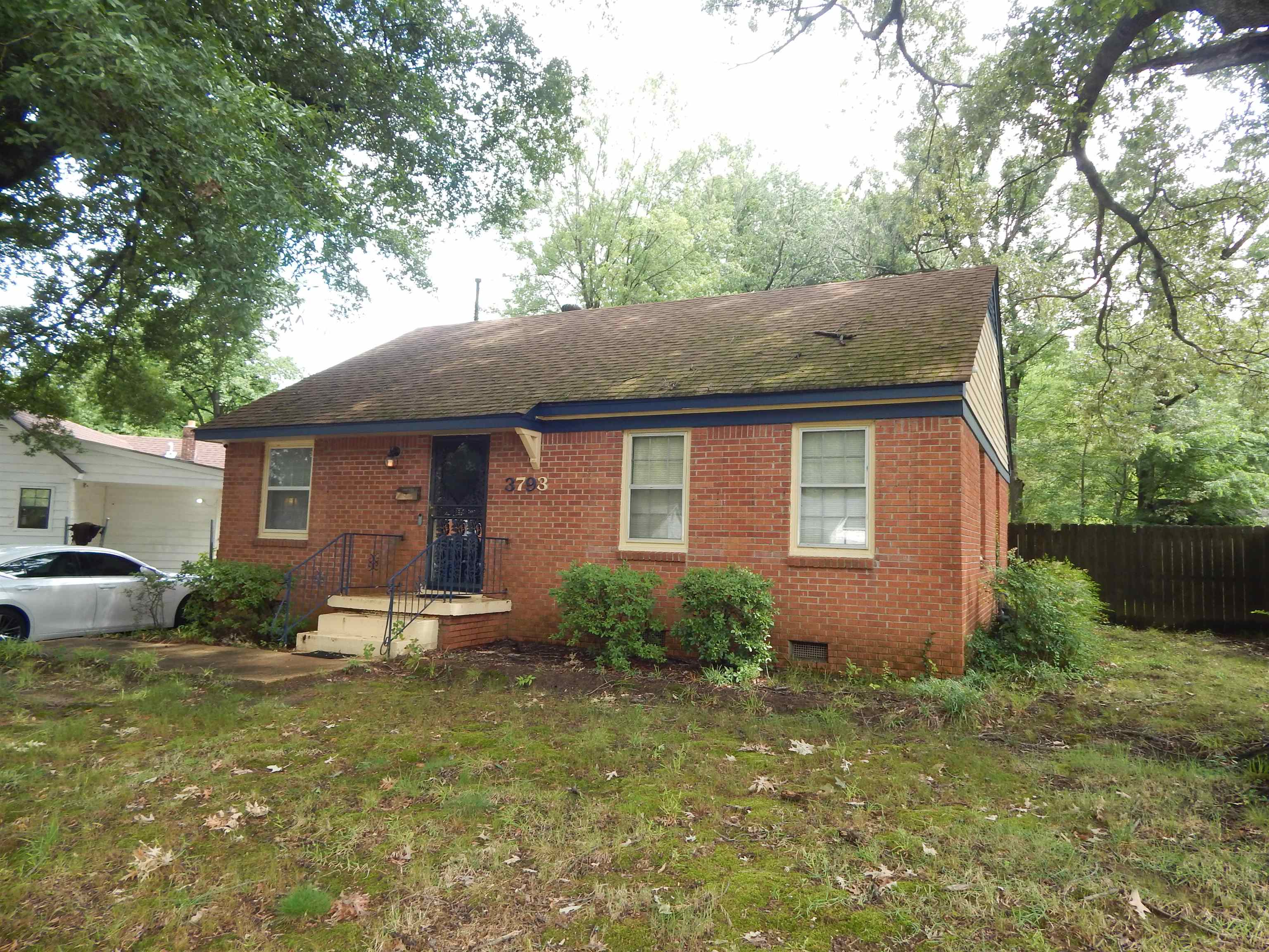 3793 Rhodes Ave Property Photo 3