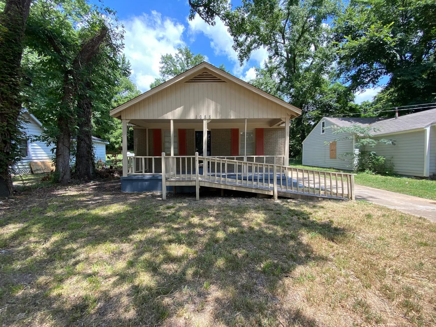 1688 S Winston Dr Property Photo 1