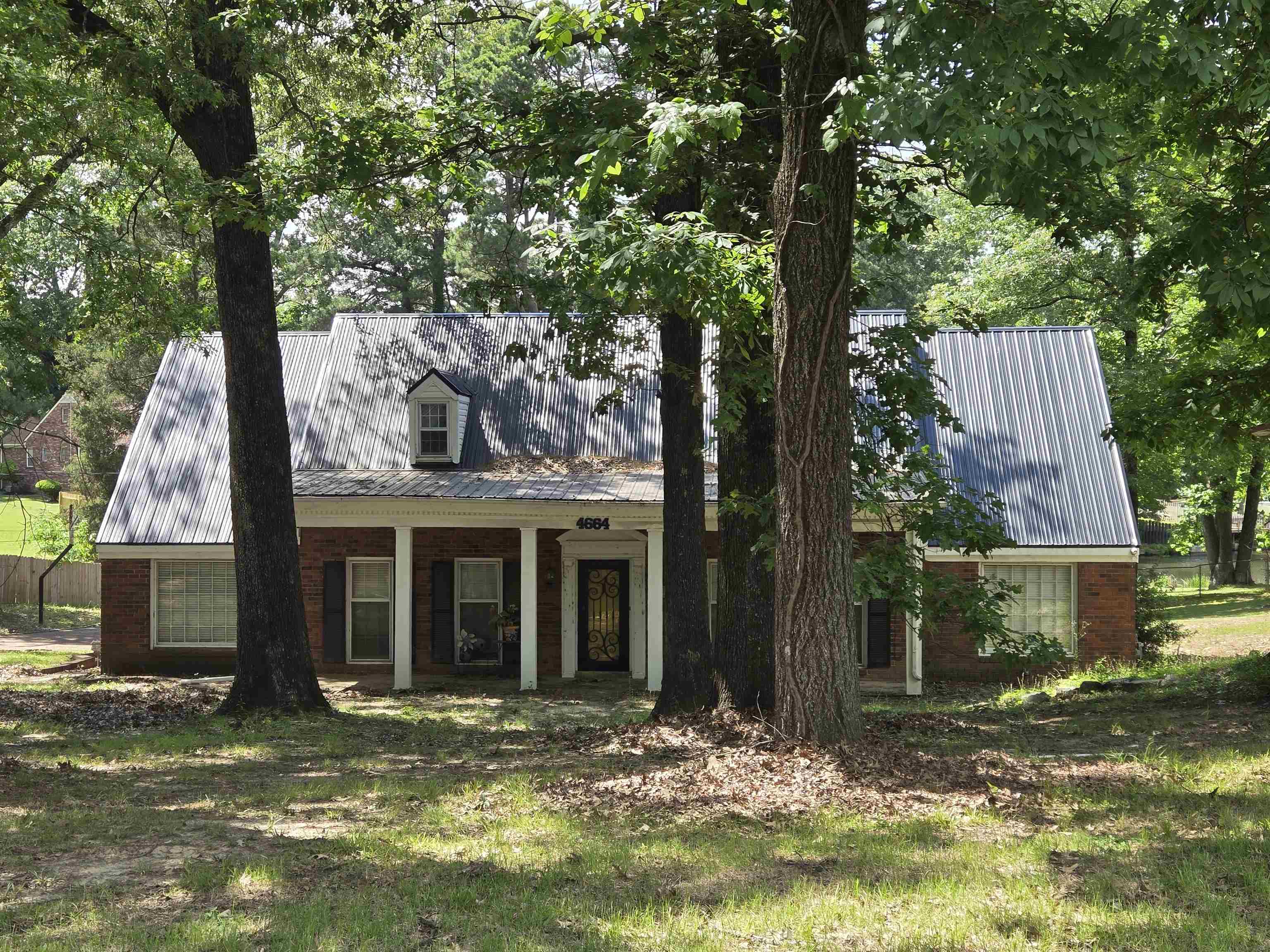 4664 CLEARWATER DR Property Photo 1