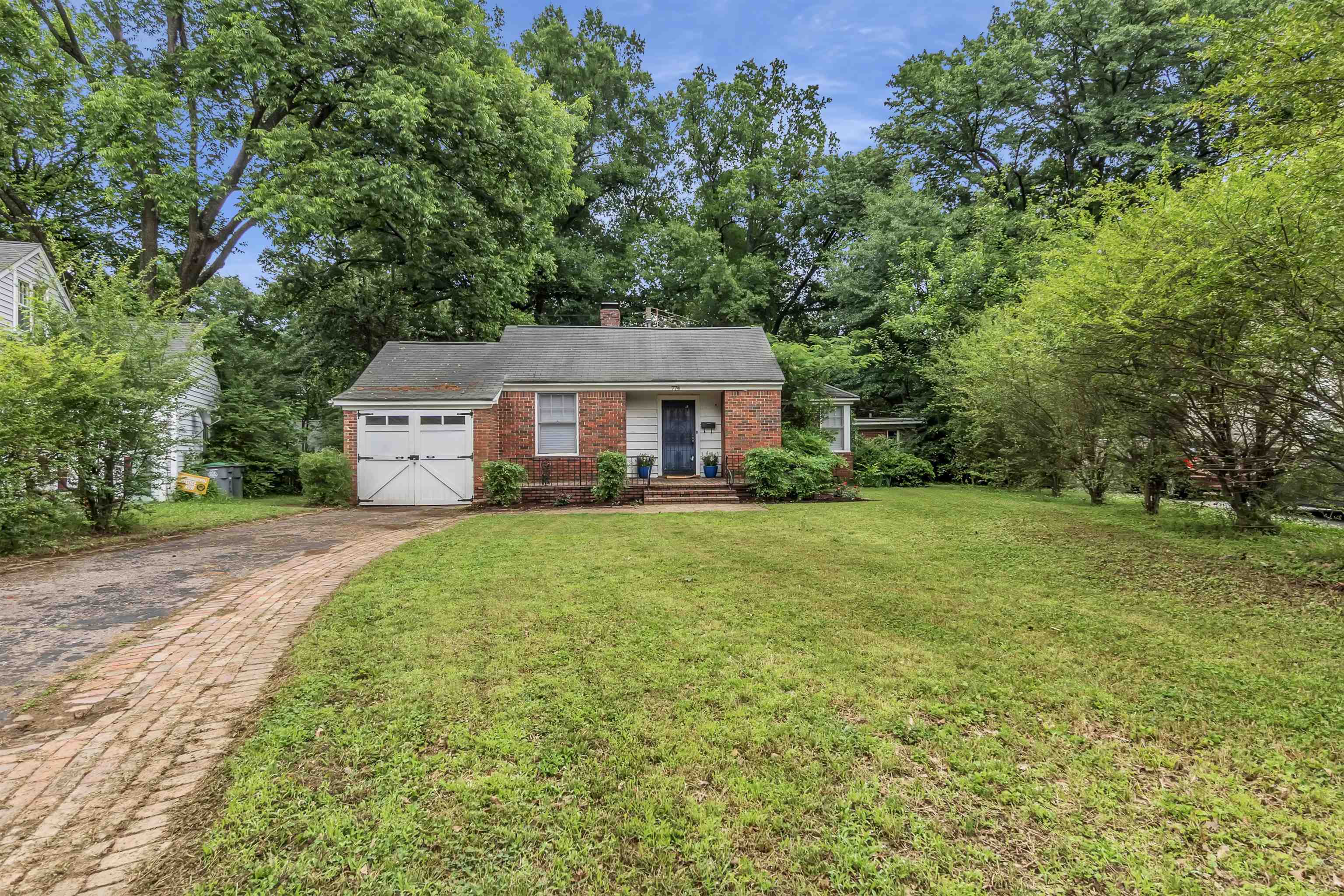 774 E Prescott Cir Property Photo 2