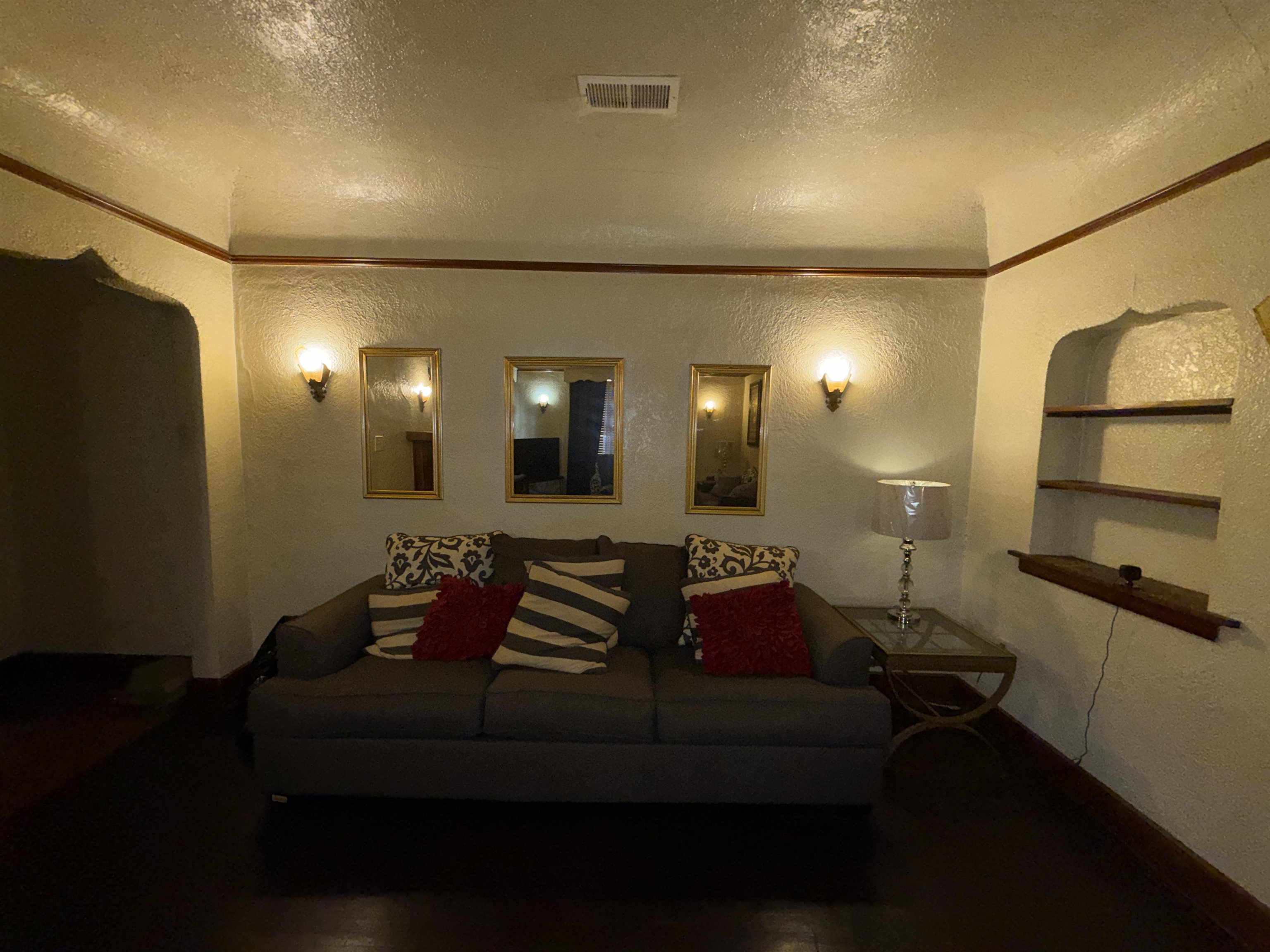1519 Wellington St Property Photo 5