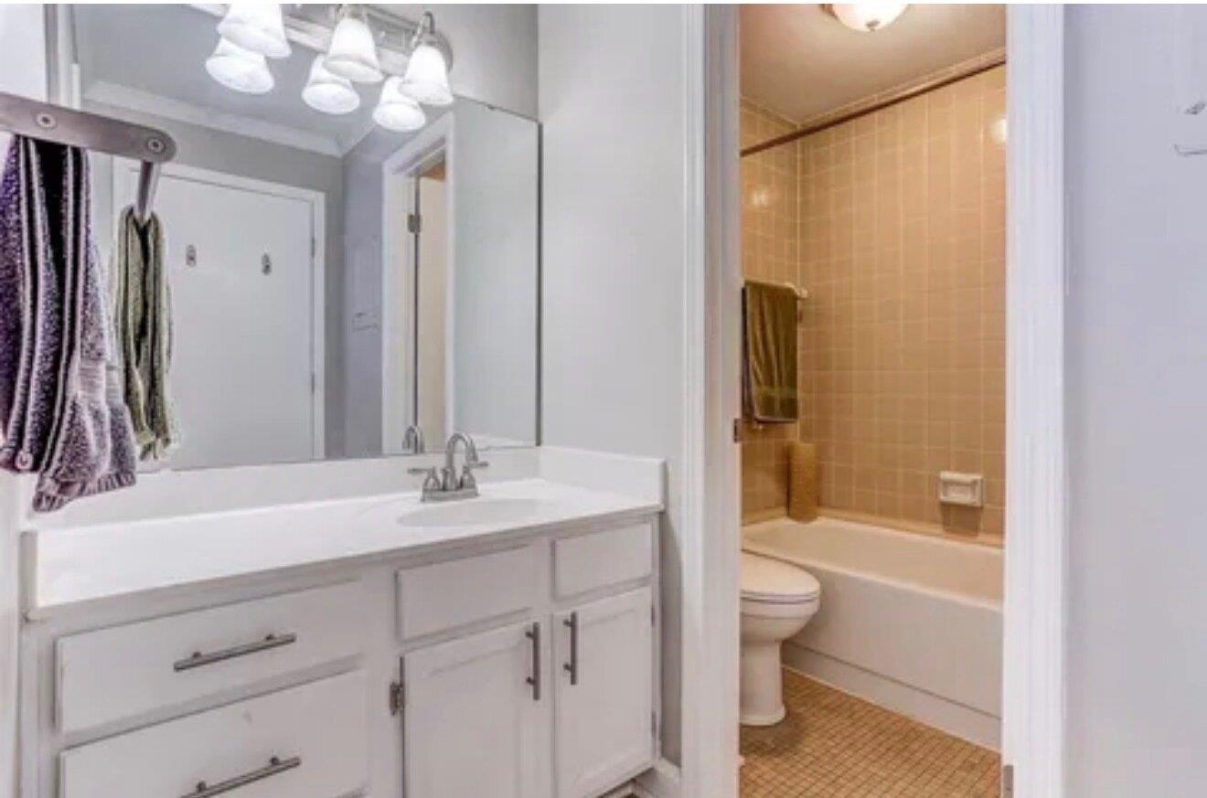 109 N Main St 410 Property Photo 5