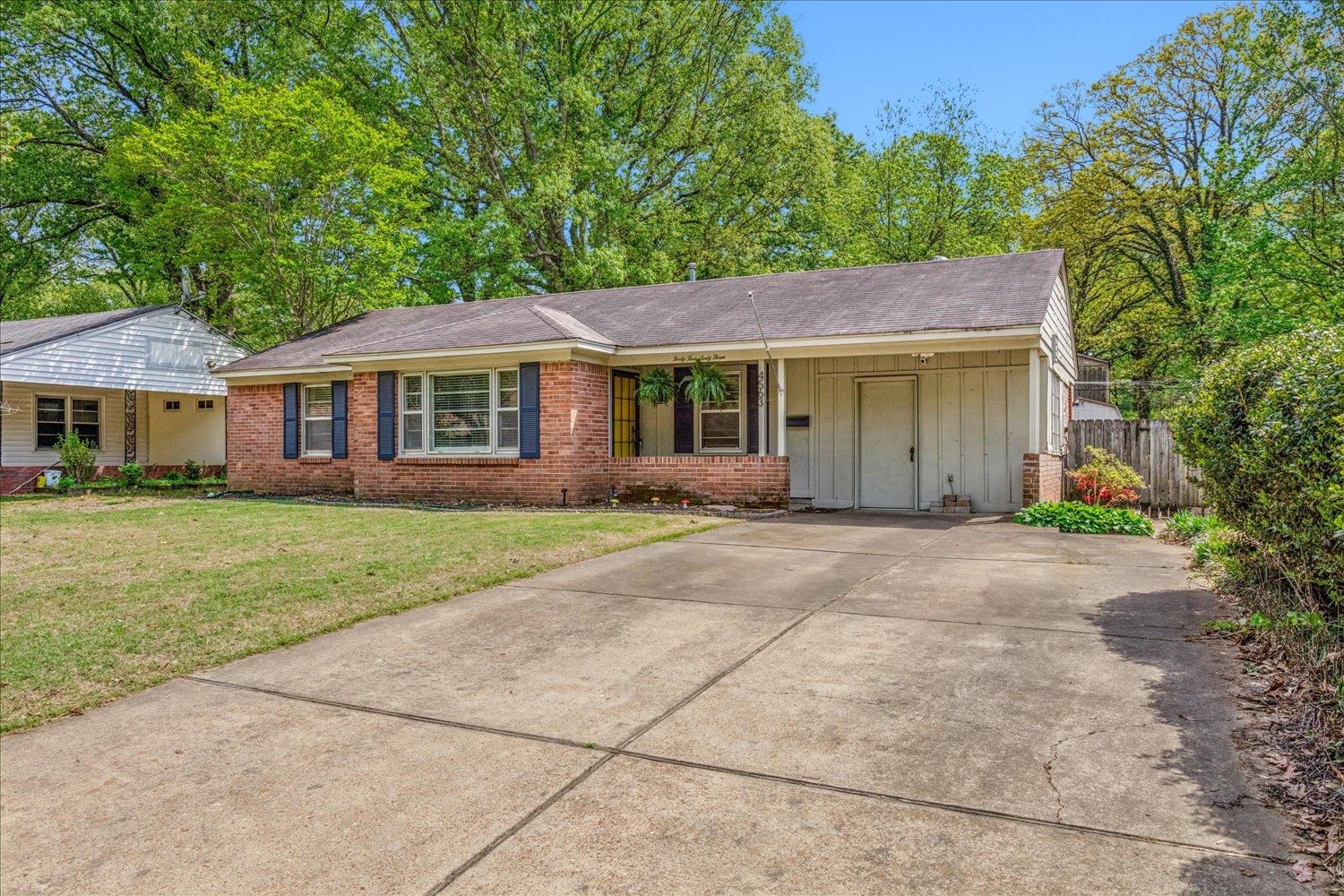 4563 Dearing Rd Property Photo 2