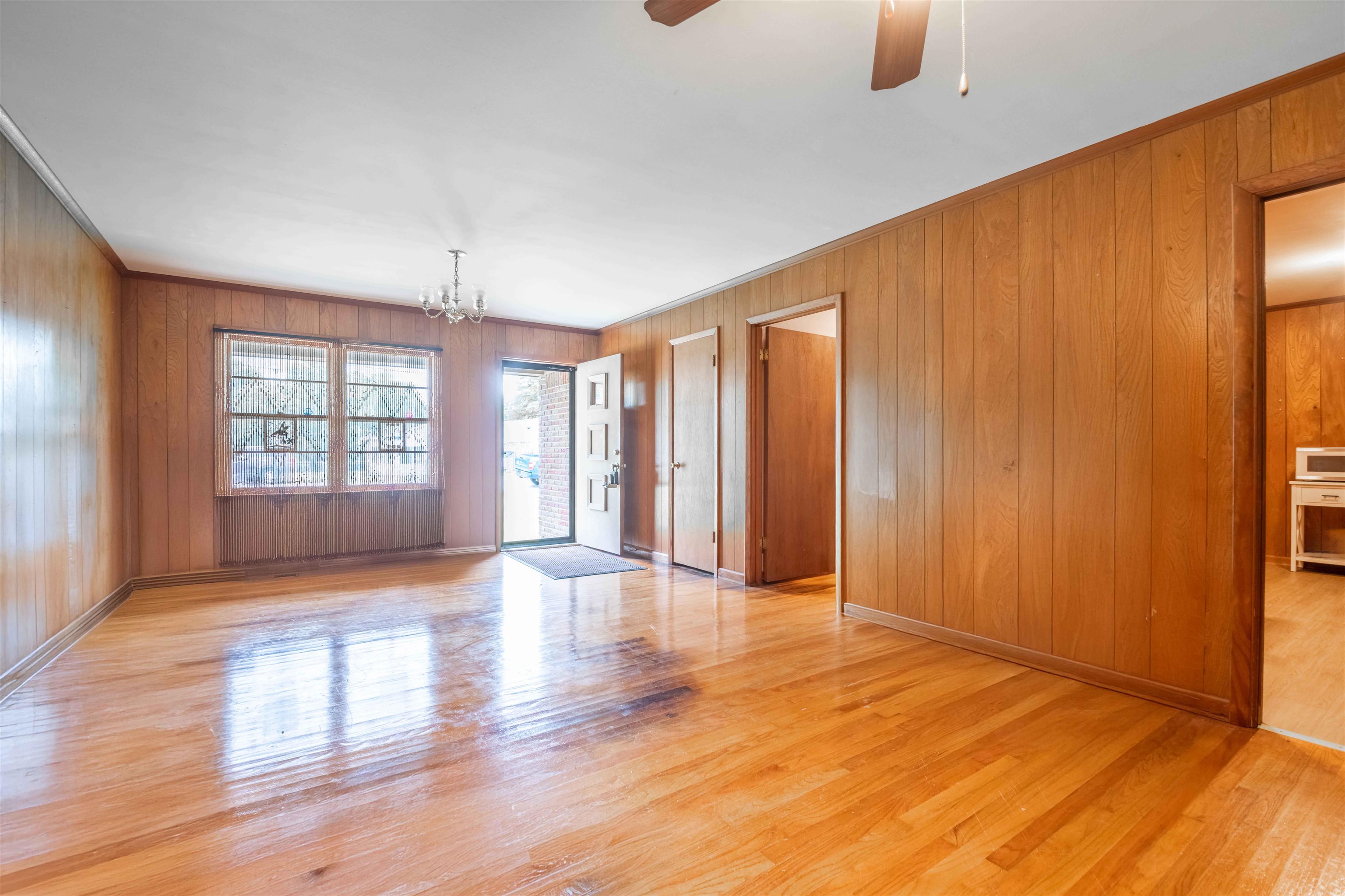 1037 W End St Property Photo 5