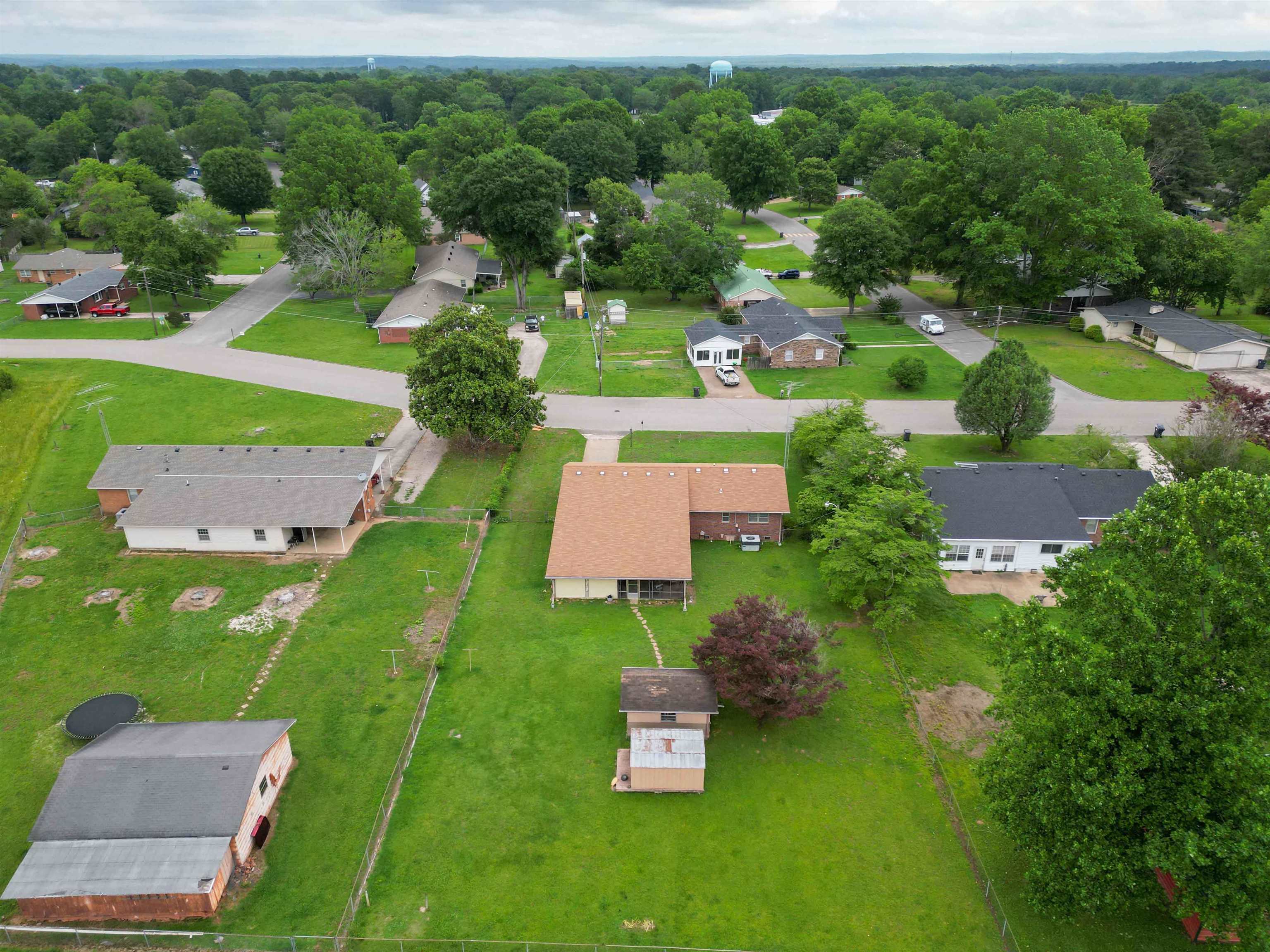 1037 W End St Property Photo 31