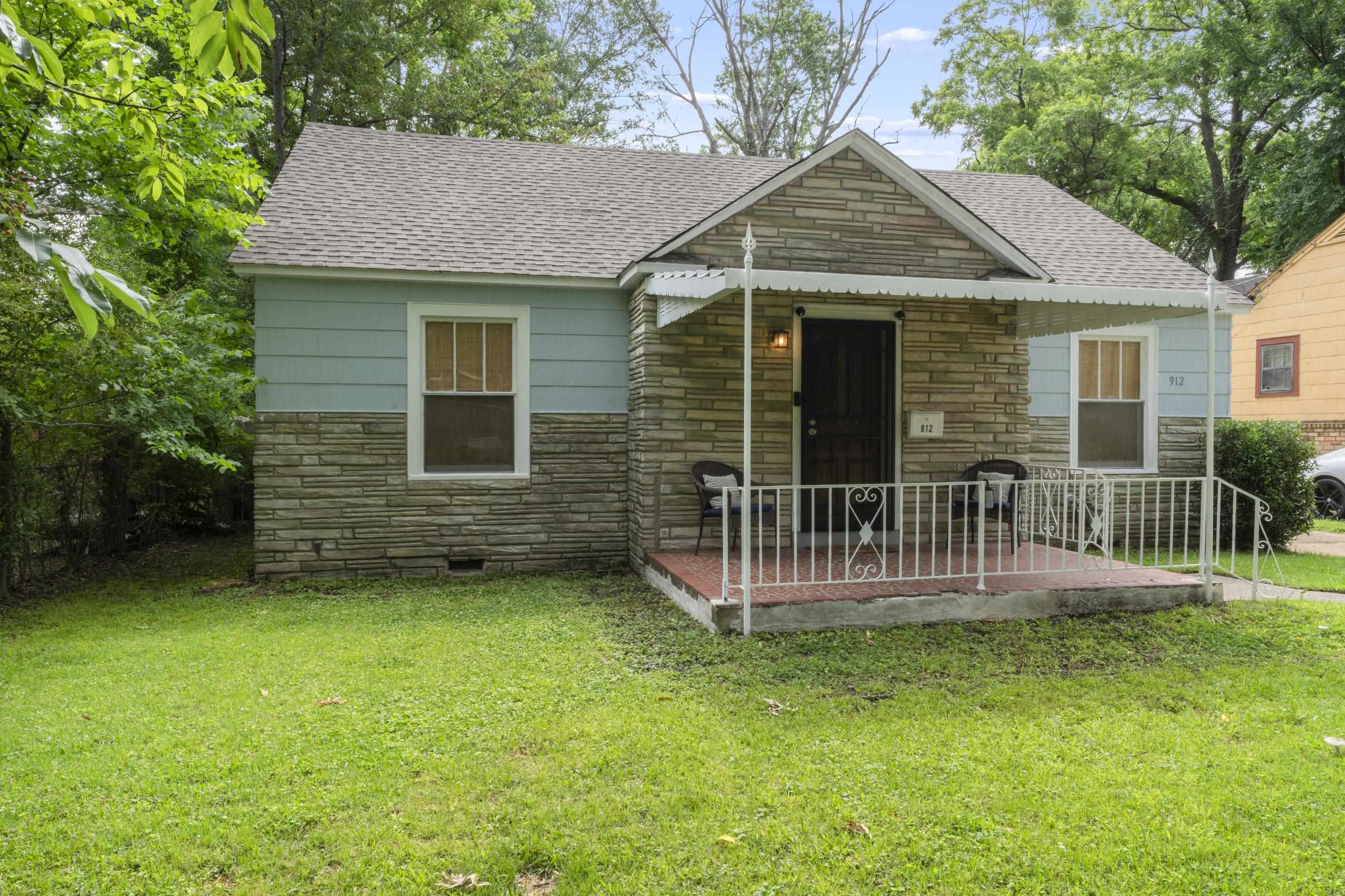 912 Brower St Property Photo 4