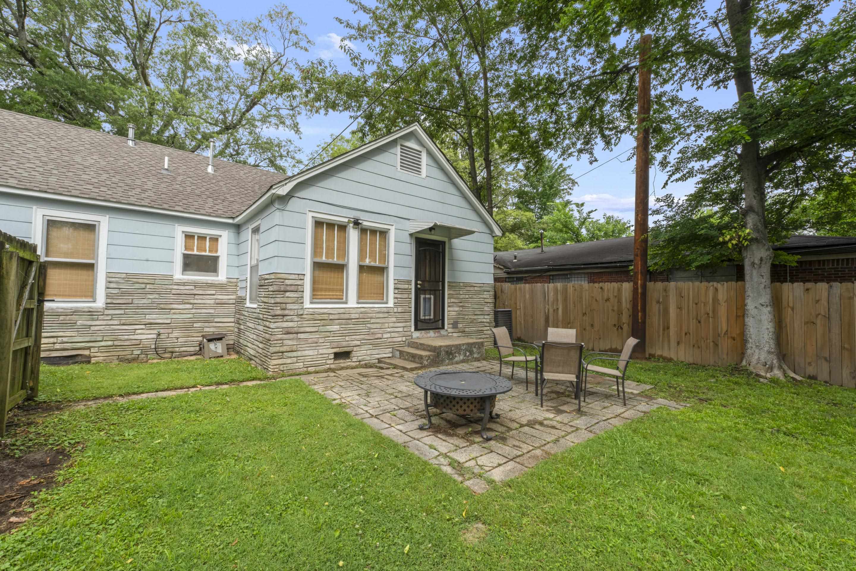 912 Brower St Property Photo 24