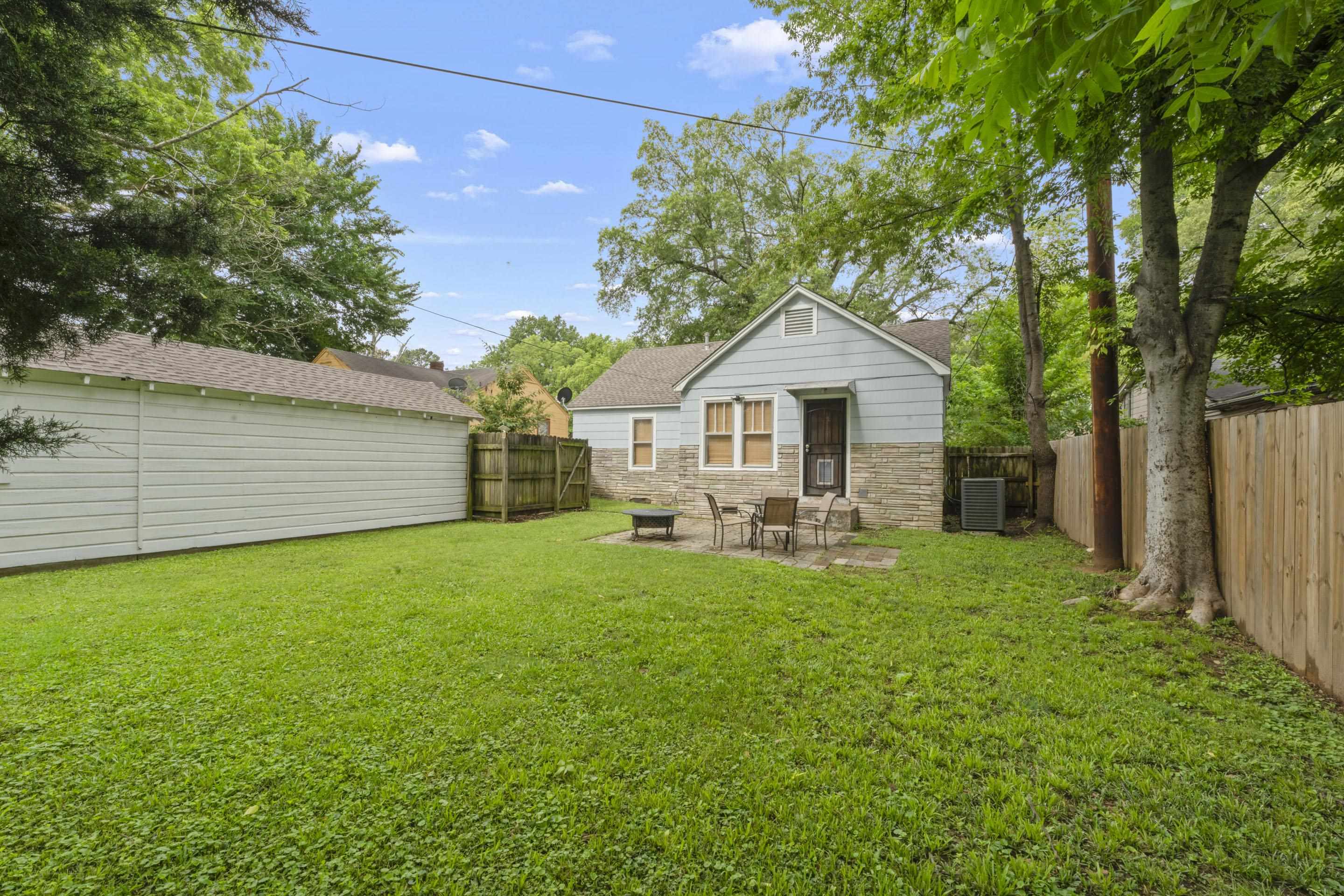 912 Brower St Property Photo 26