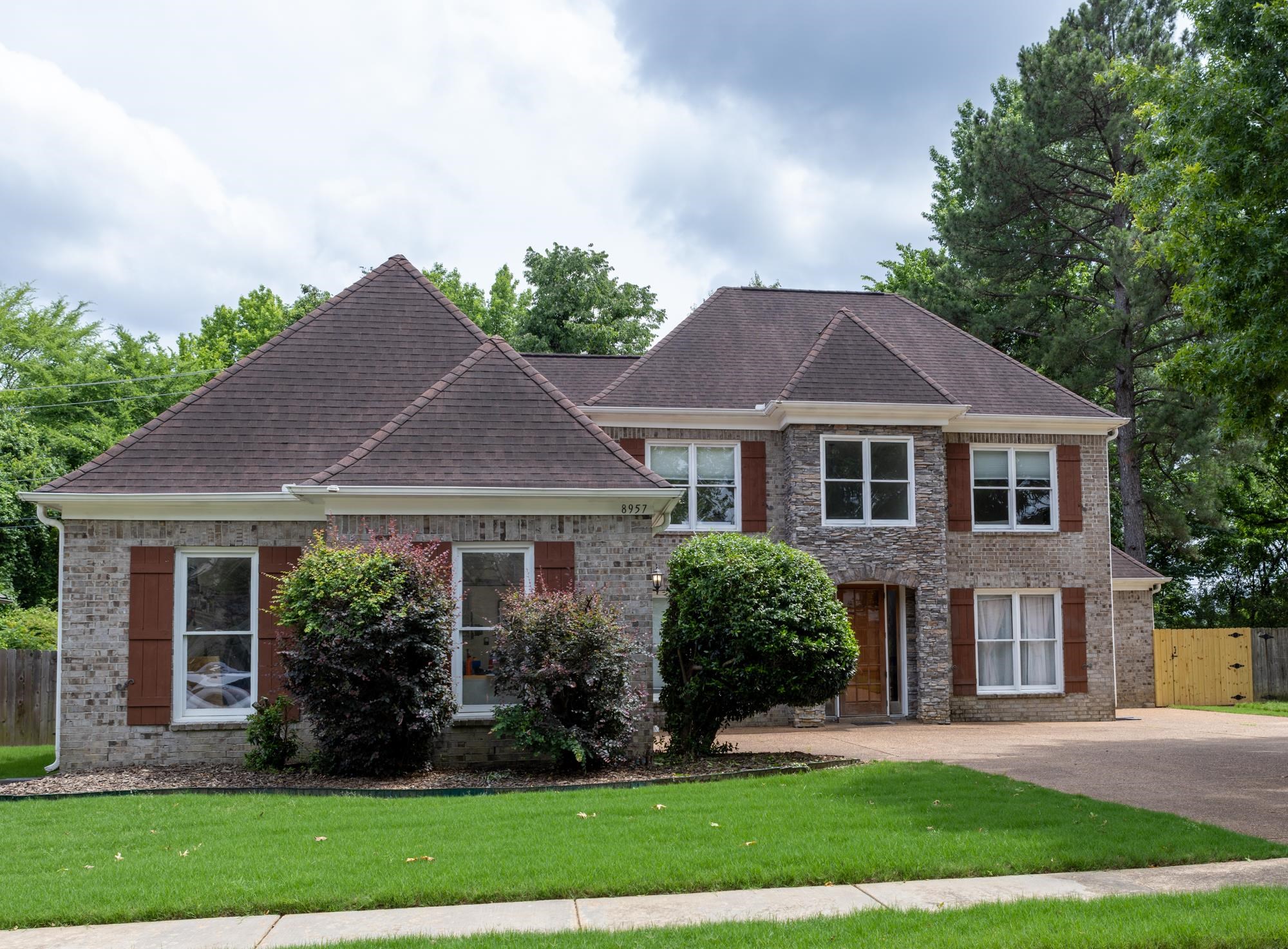 8957 RIVER KNOLL DR