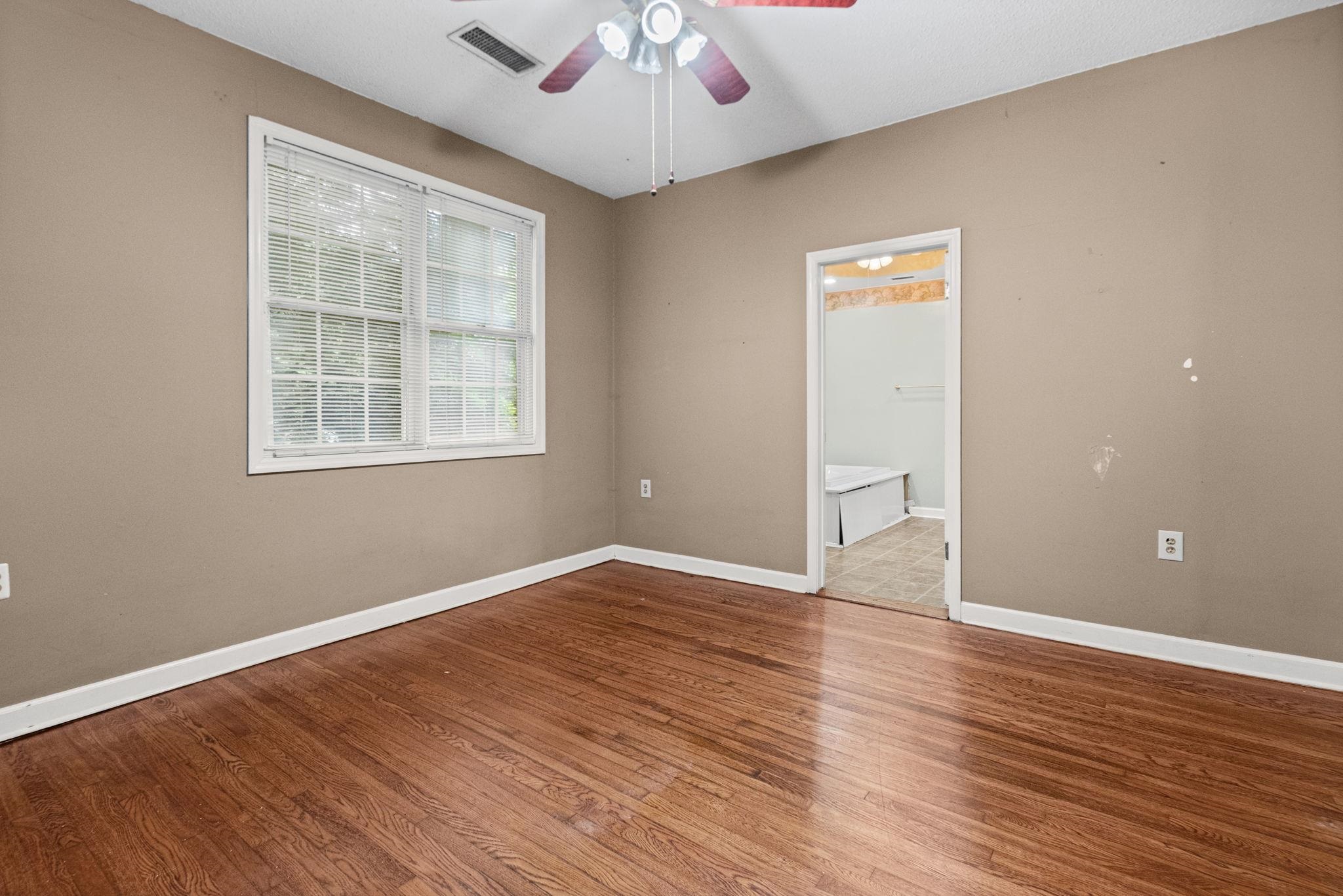 689 Tanglewood St Property Photo 11