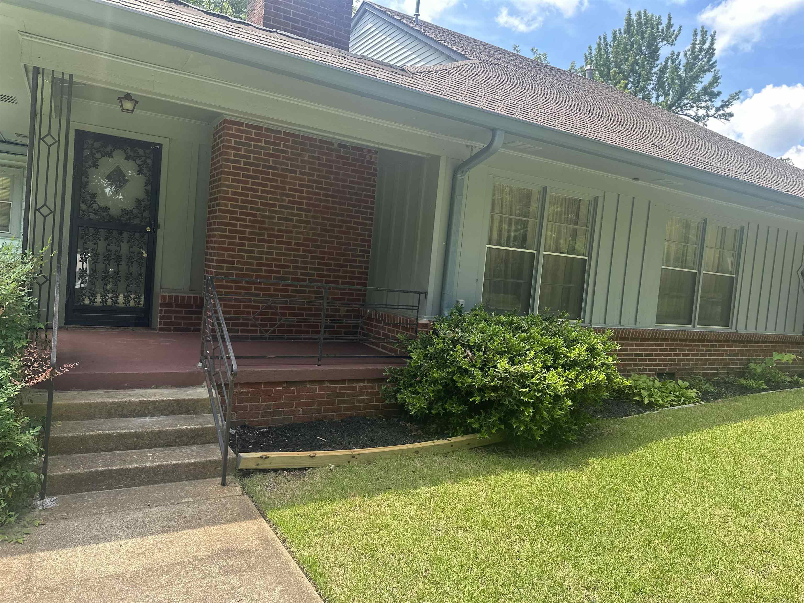 1865 Bartlett Ave E Property Photo 1