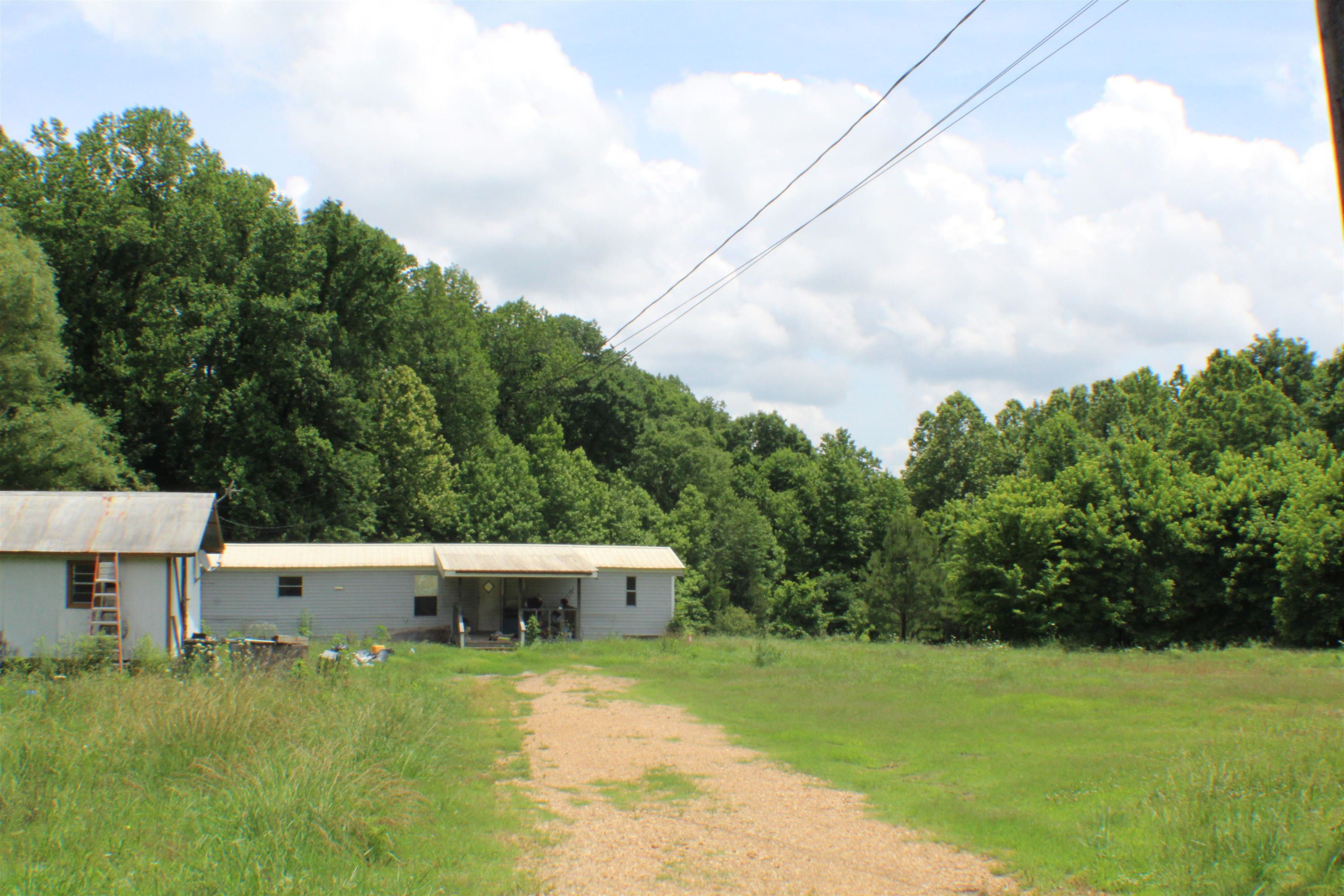 2456 RAY BLUFF RD Property Photo 1