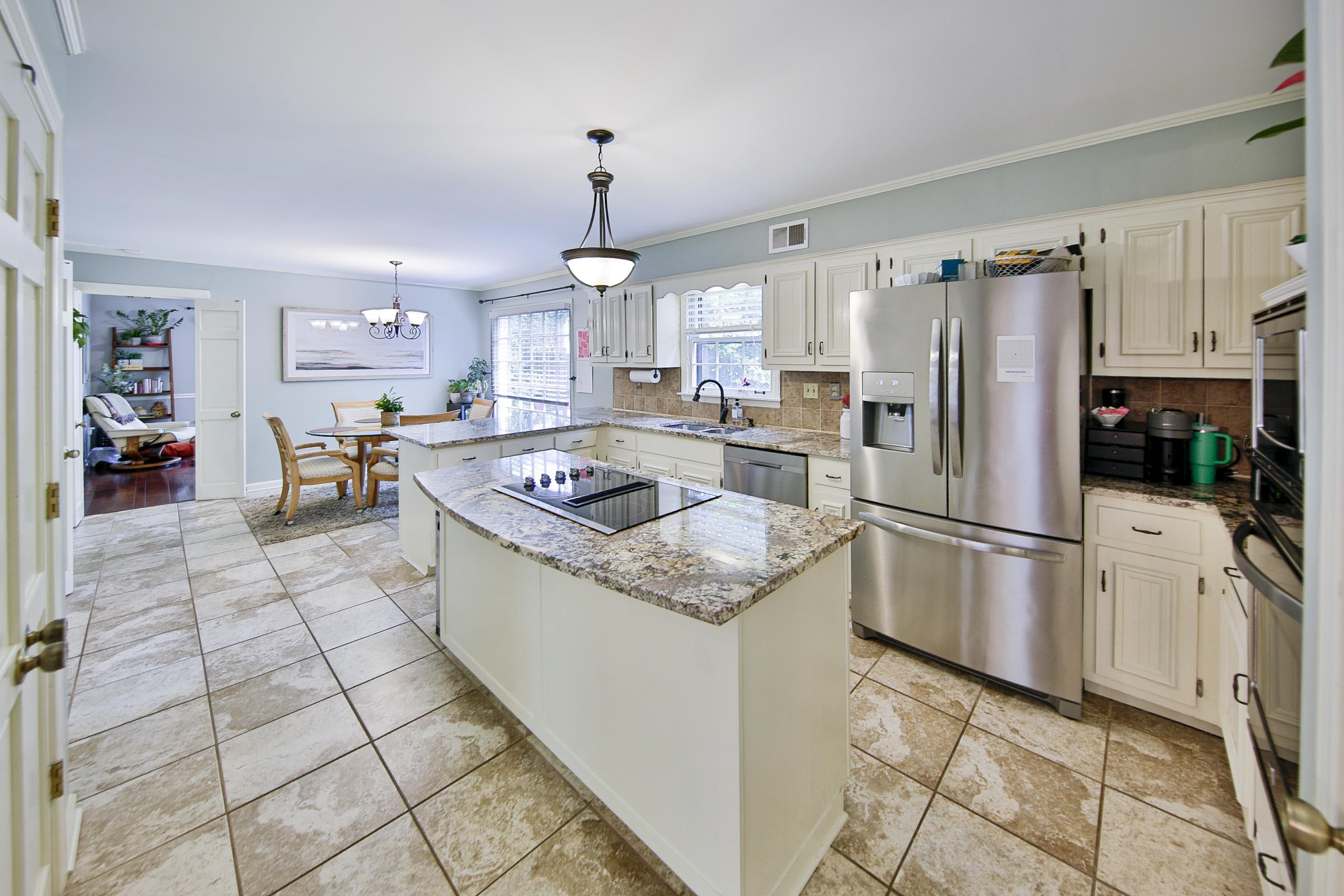 2848 Old Elm Ln Property Photo 4