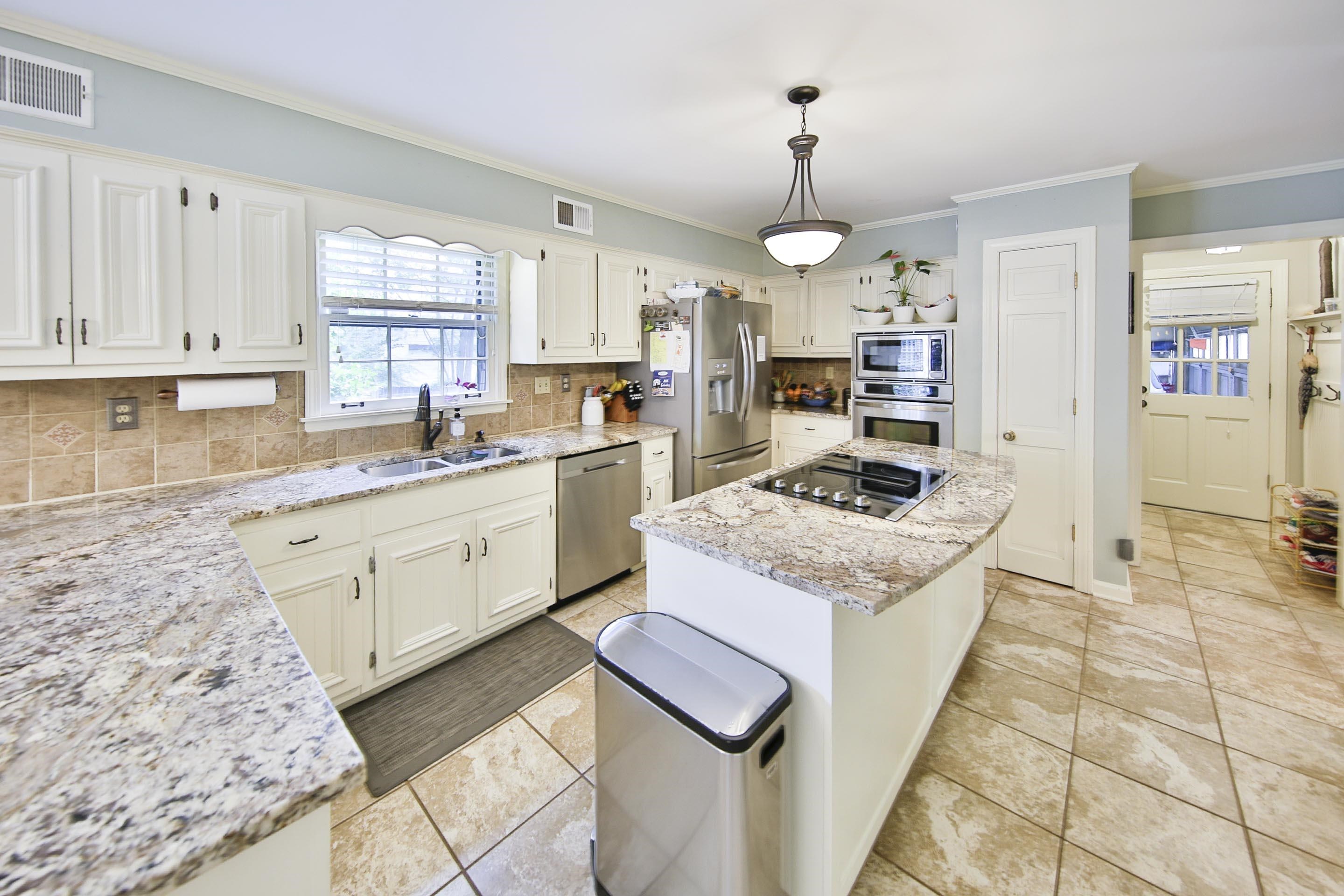 2848 Old Elm Ln Property Photo 5