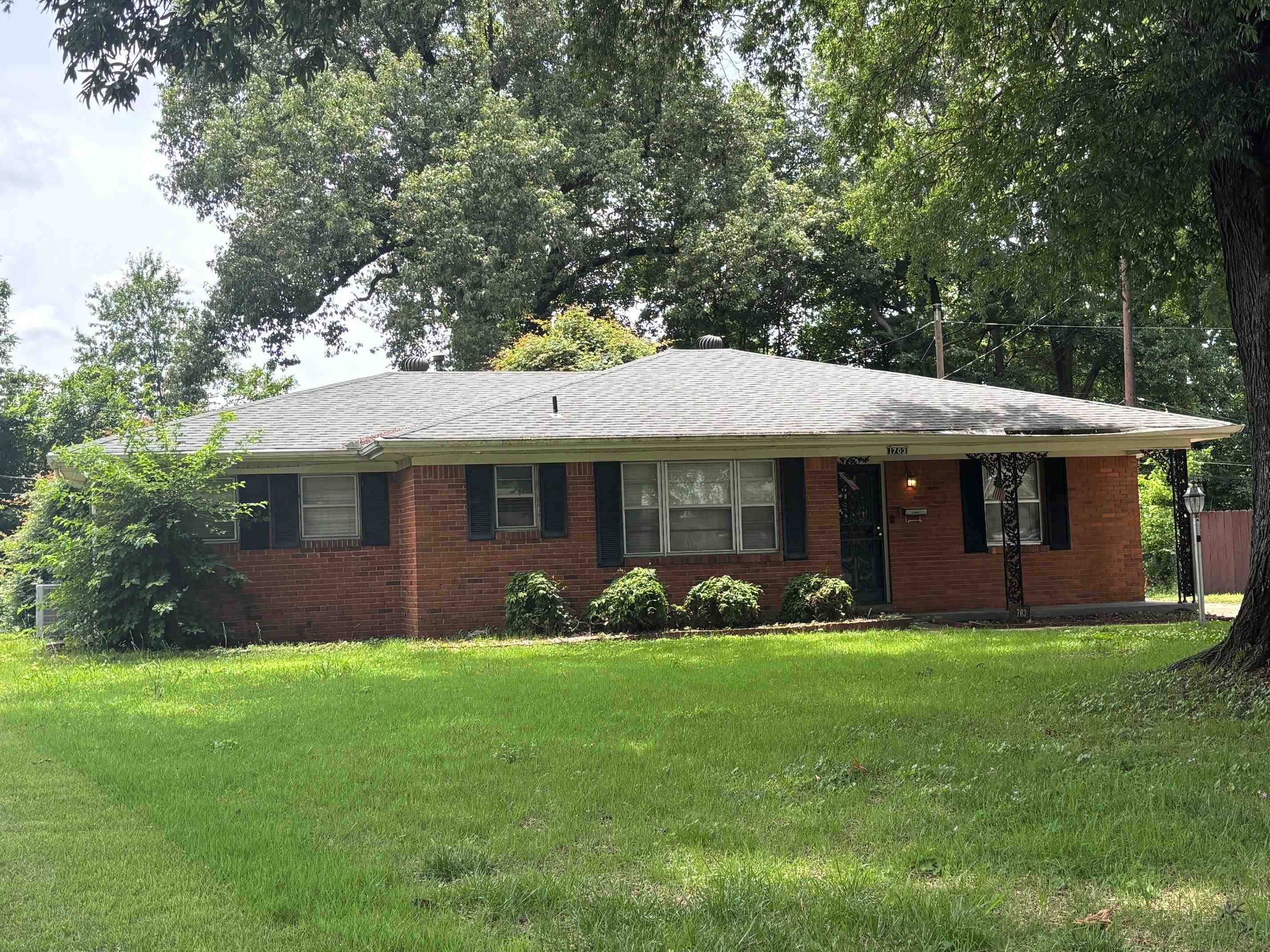 1703 Dorset Dr Property Photo 1